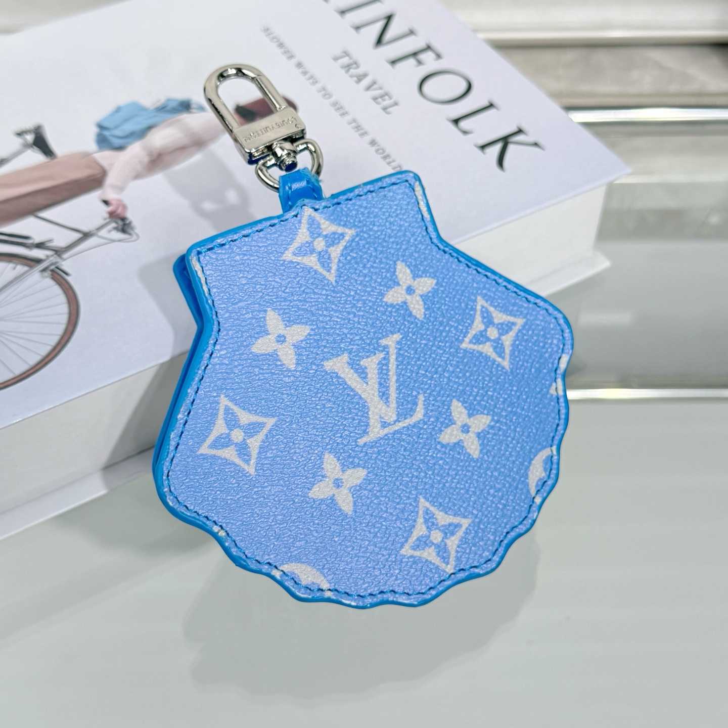 Louis Vuitton LV Shell Bag Charm   M02620 - DopestKickz