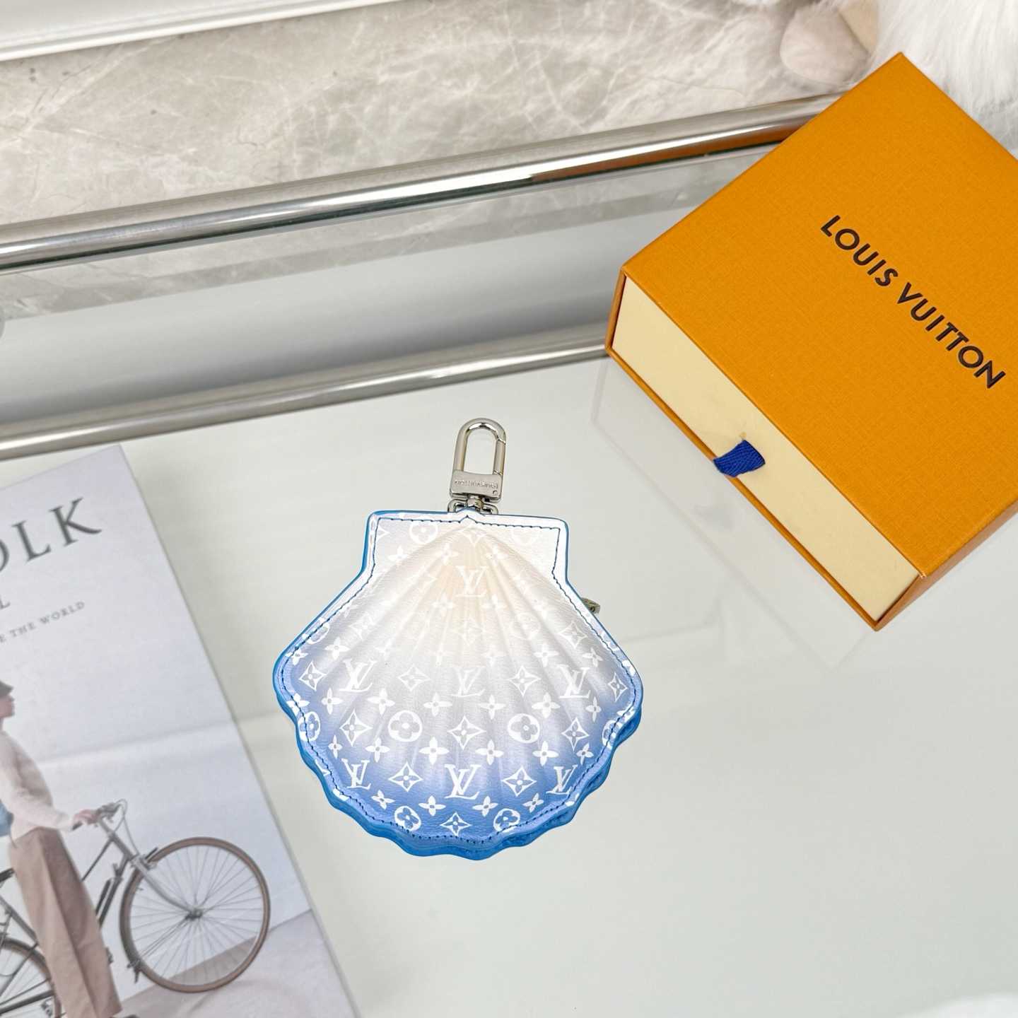 Louis Vuitton LV Shell Bag Charm   M02620 - DopestKickz