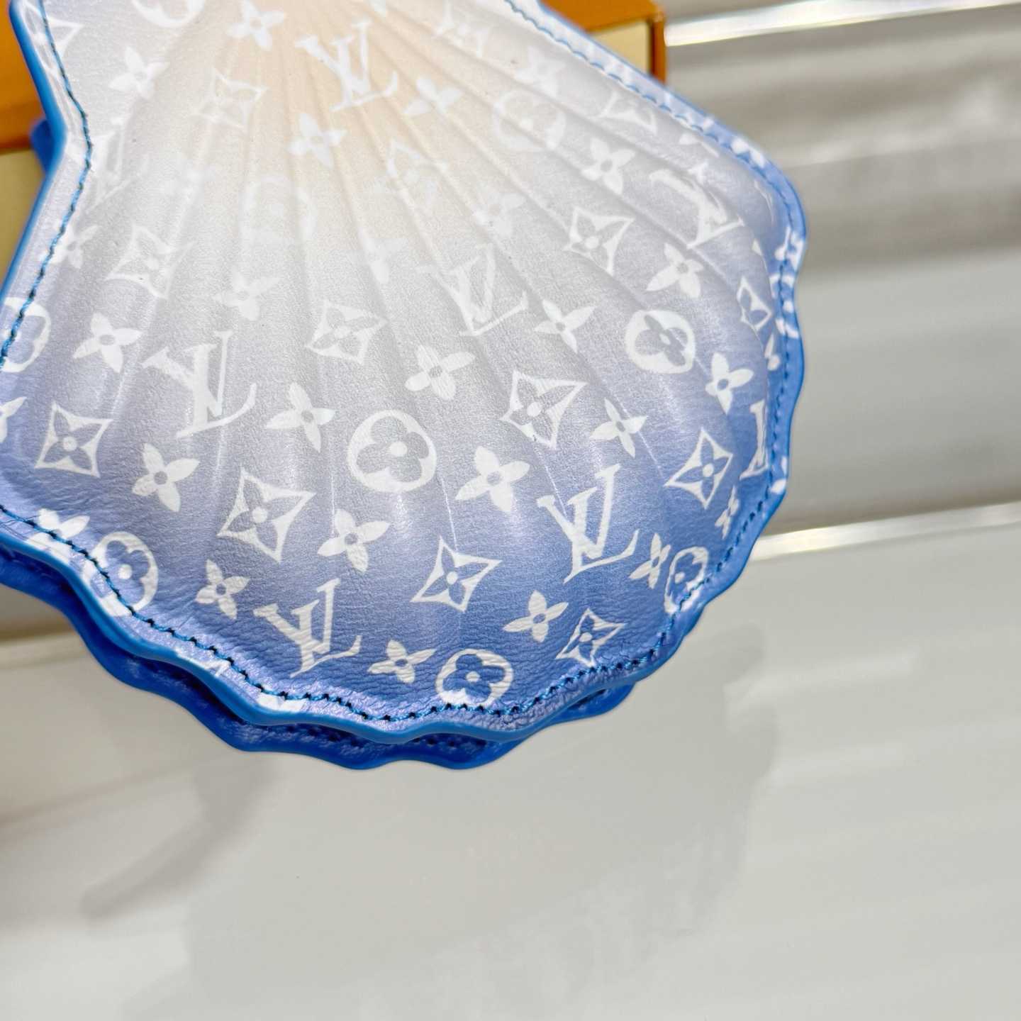 Louis Vuitton LV Shell Bag Charm   M02620 - DopestKickz