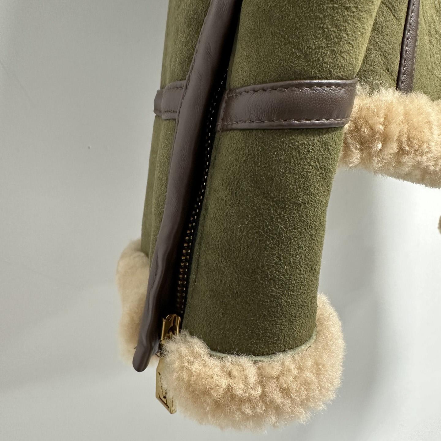 Louis Vuitton Shearling Bombardier   1AFIMT - DopestKickz