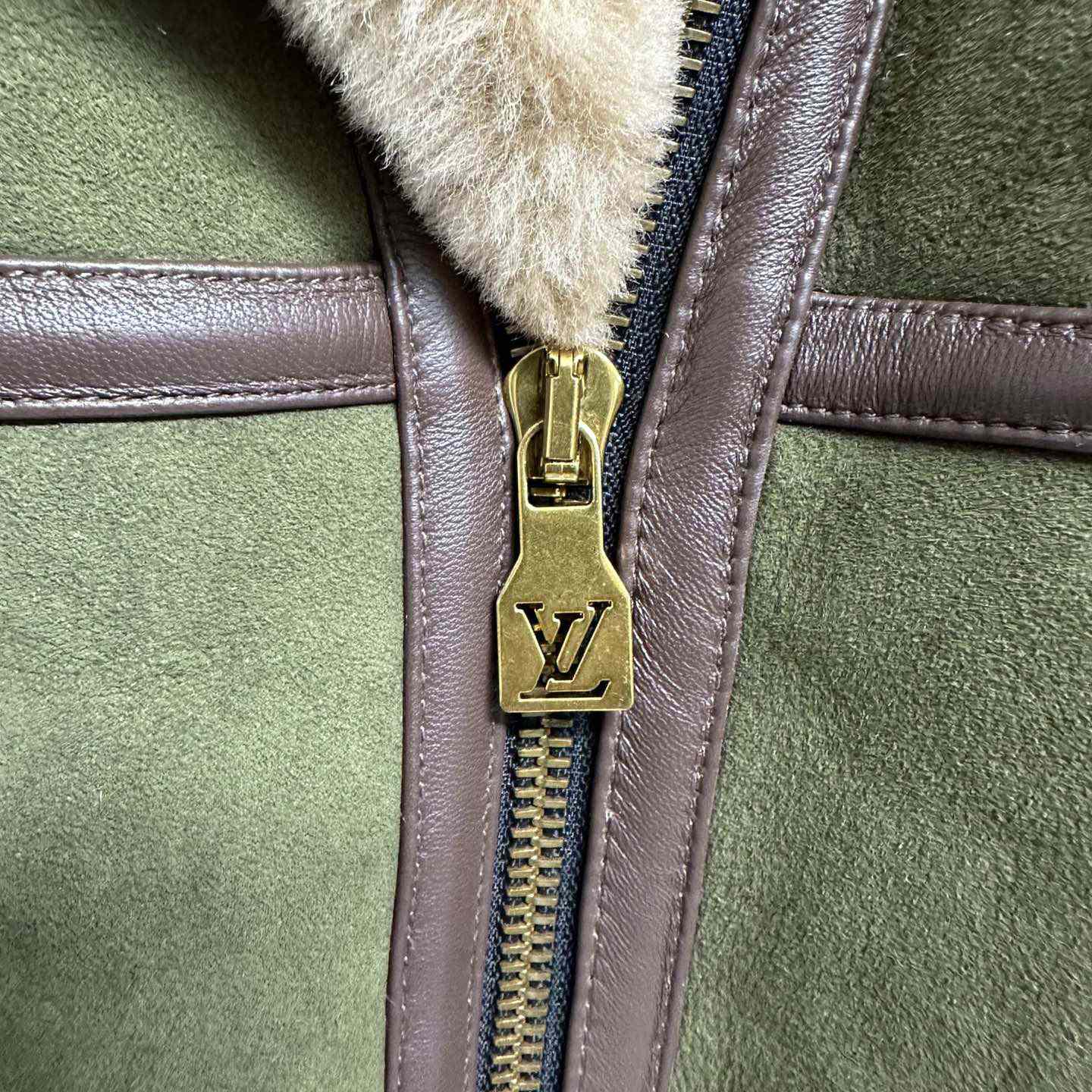 Louis Vuitton Shearling Bombardier   1AFIMT - DopestKickz