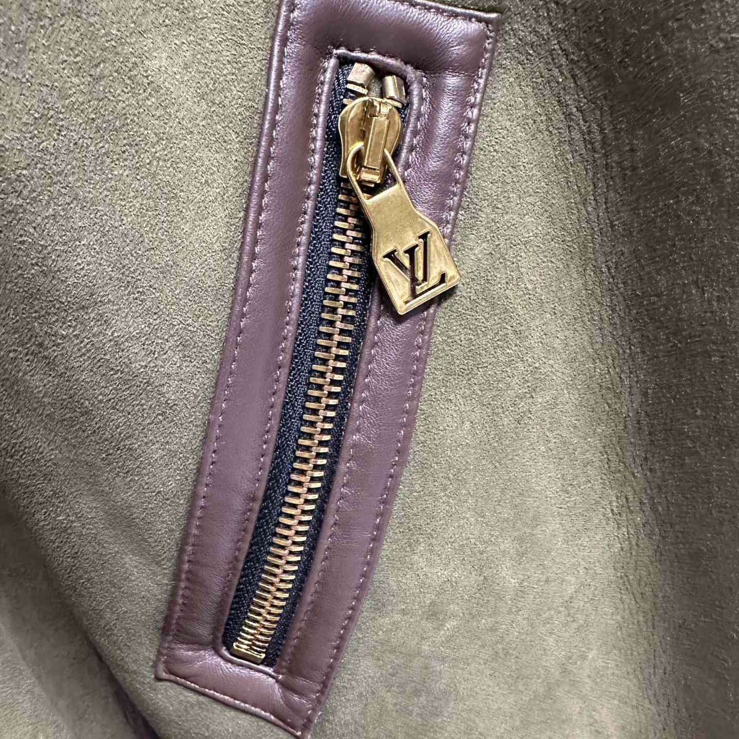 Louis Vuitton Shearling Bombardier   1AFIMT - DopestKickz