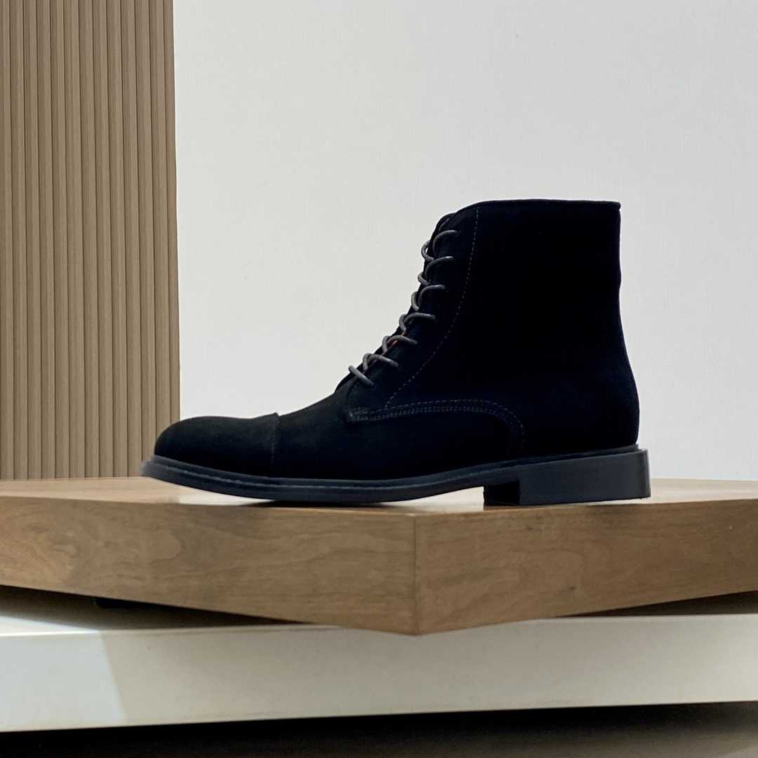 Gucci Men's Suede Lace-Up Boots - DopestKickz