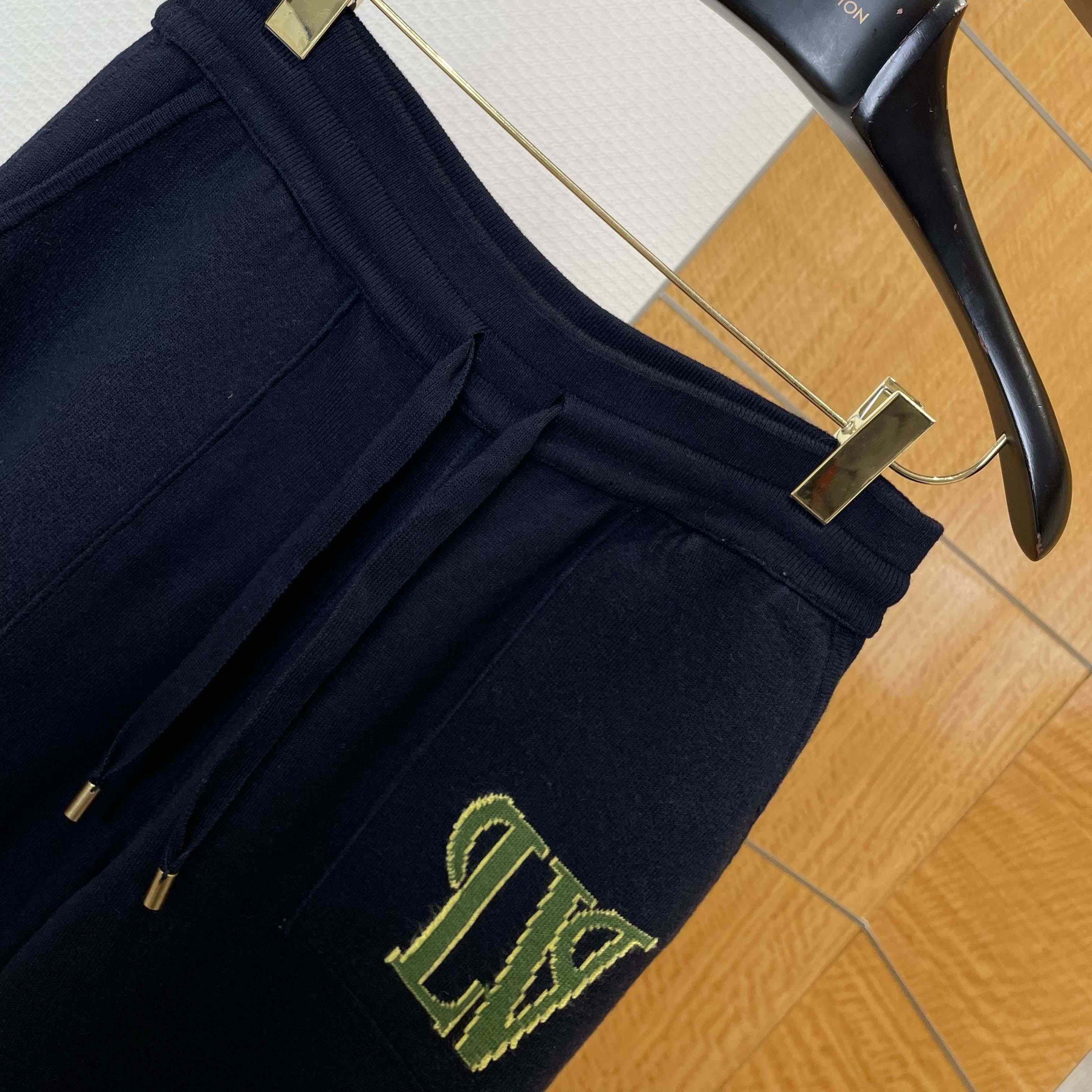Louis Vuitton Double Face Jogging Pants   1AIJZF - DopestKickz