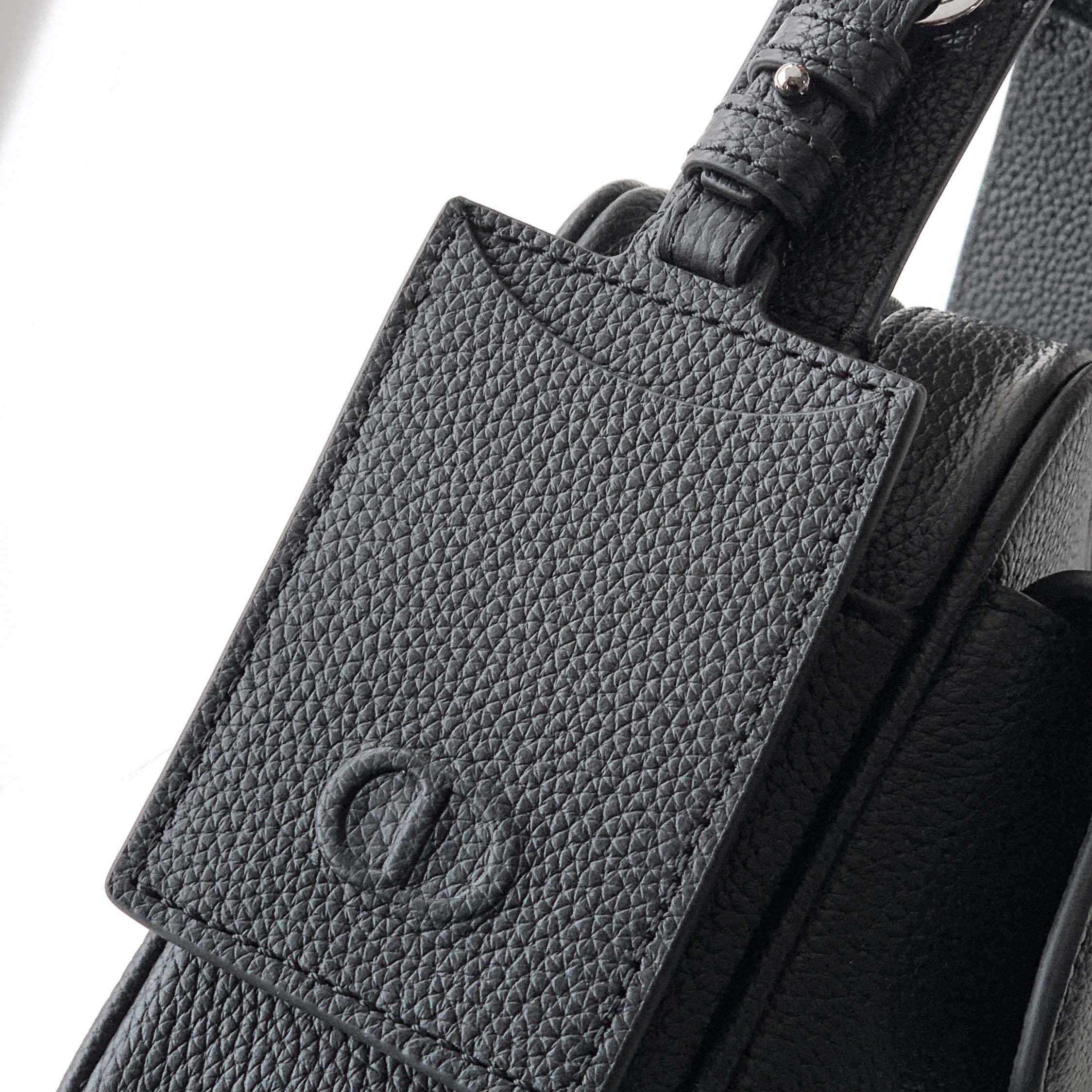 Dior CD Icon Zipped Messenger Bag  - DopestKickz