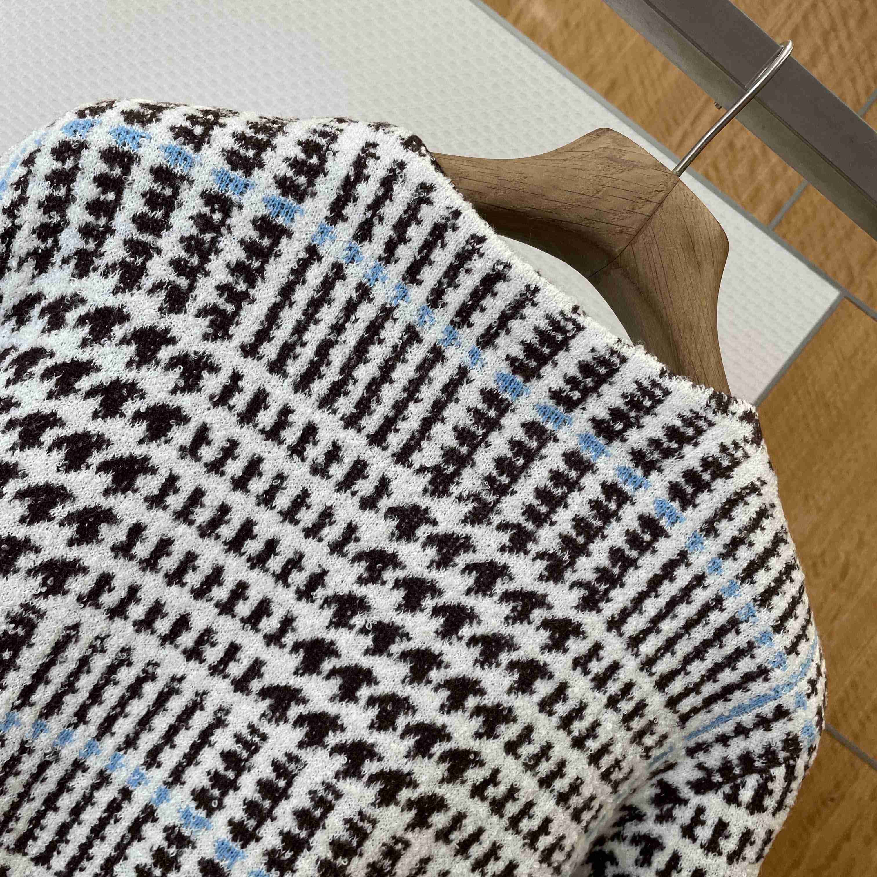 Louis Vuitton Textured Plaid Cardigan   1AJBSP - DopestKickz