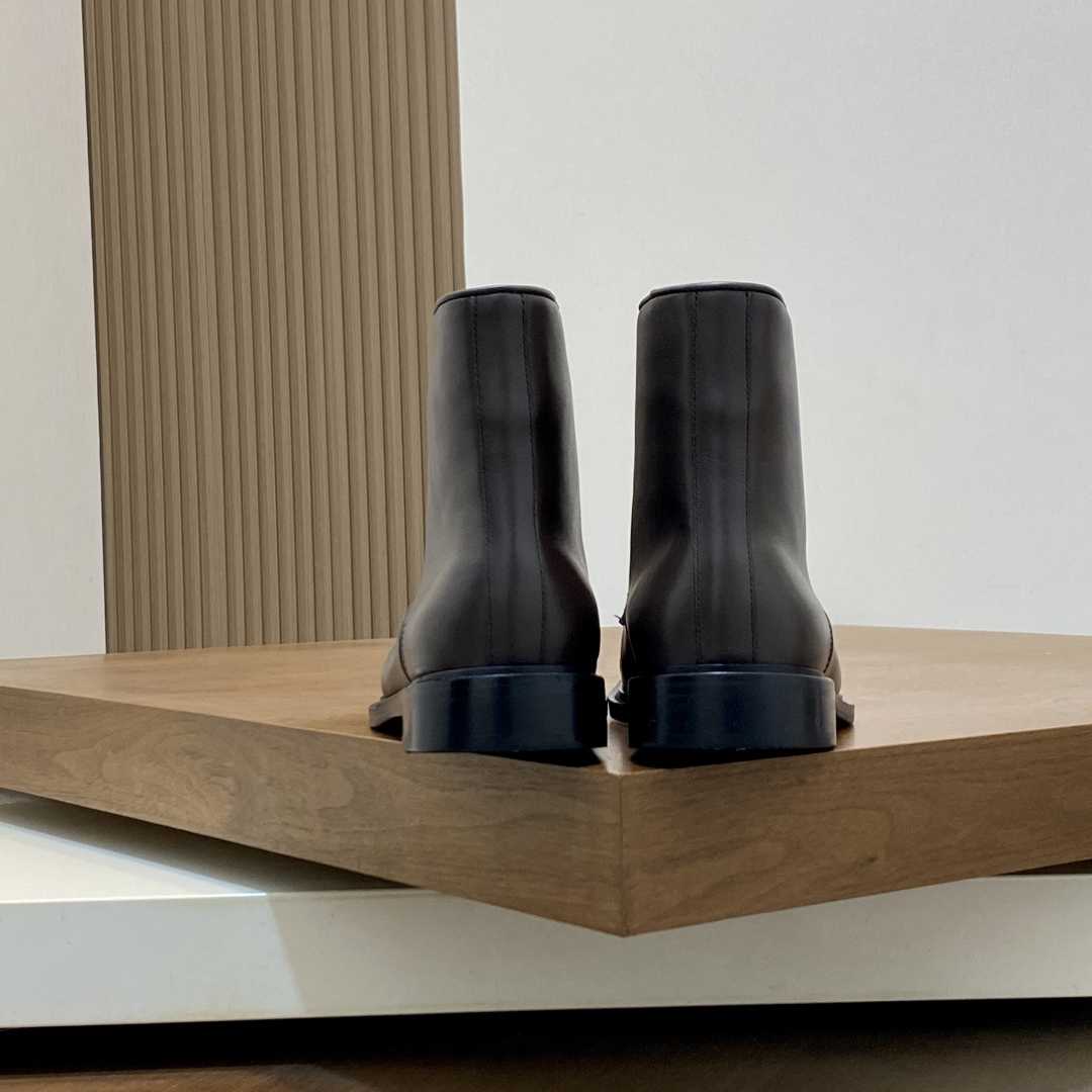 Gucci Men's Leather Lace-Up Boots - DopestKickz