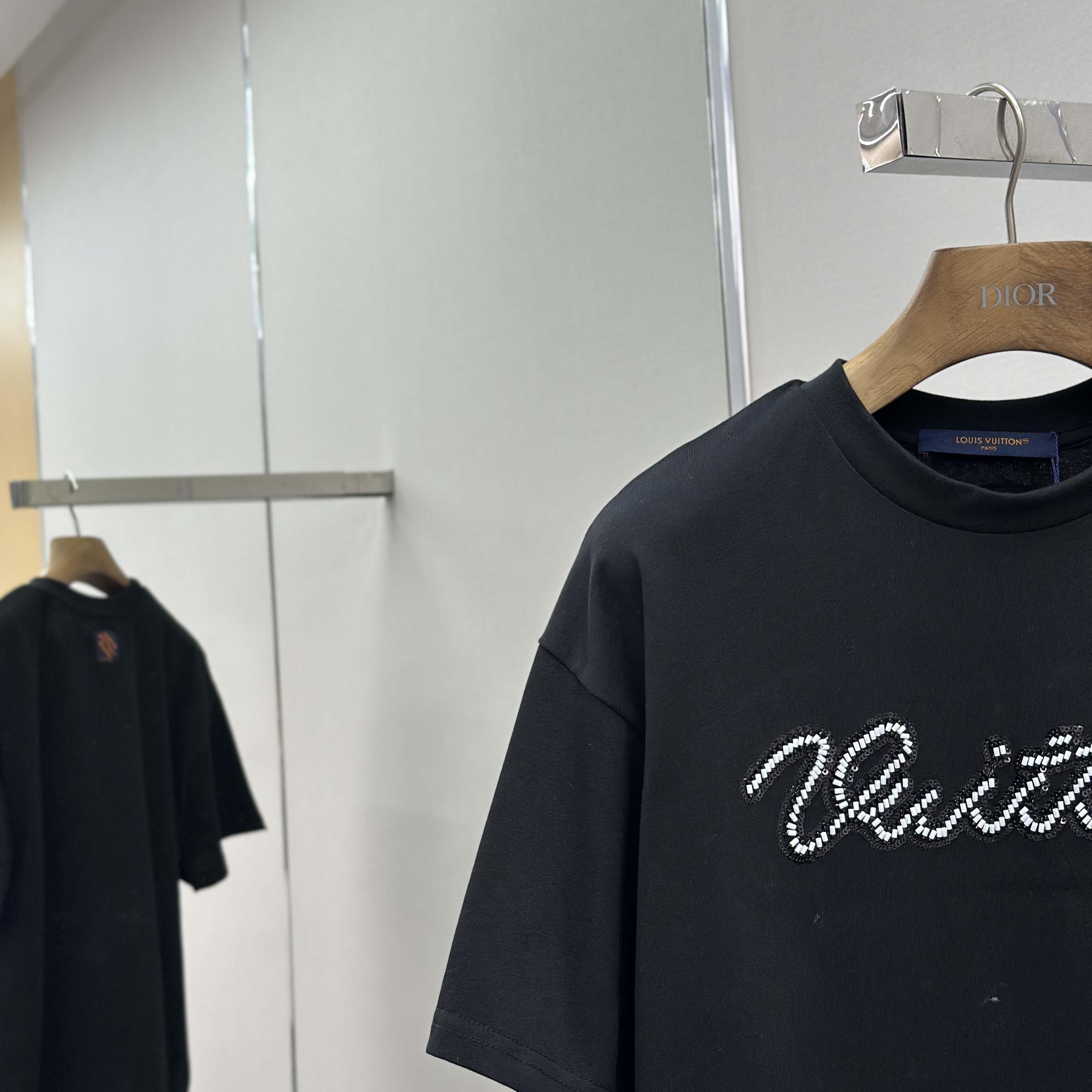 Louis Vuitton Embellished Signature Short-Sleeved T-Shirt   1AJCFH - DopestKickz