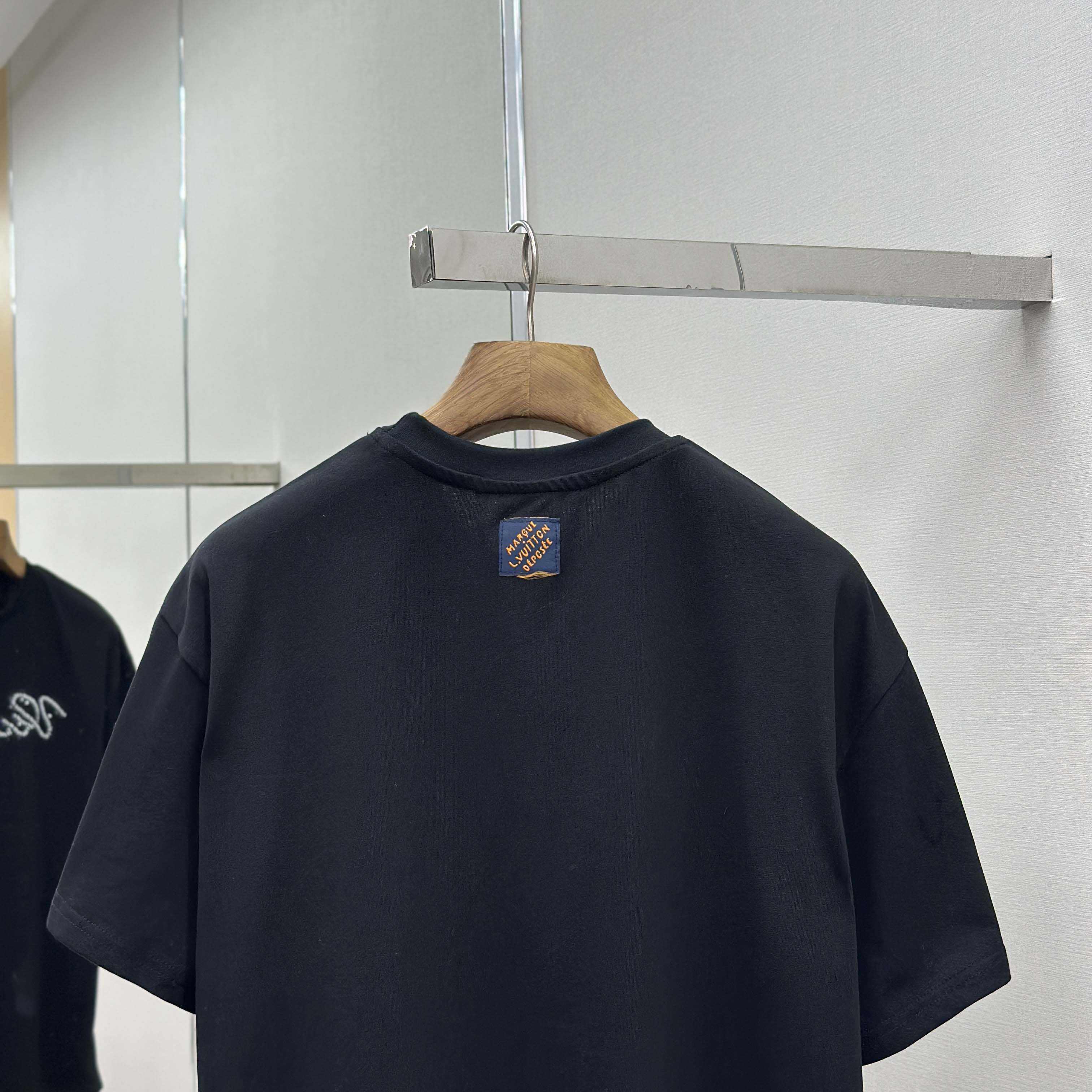 Louis Vuitton Embellished Signature Short-Sleeved T-Shirt   1AJCFH - DopestKickz