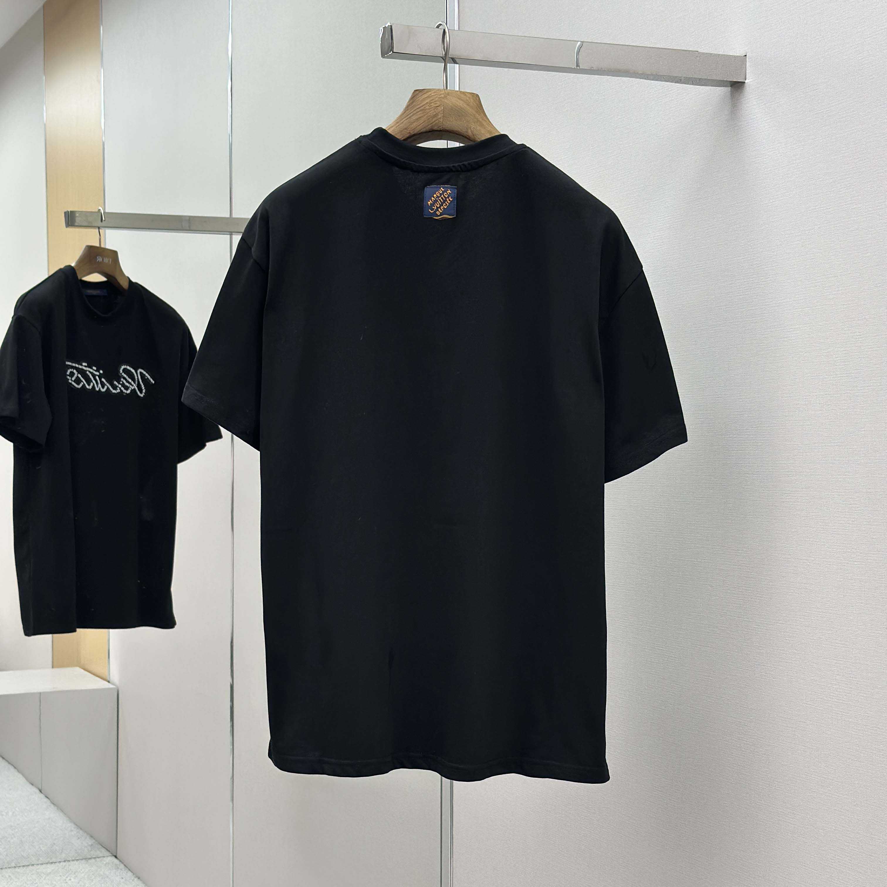 Louis Vuitton Embellished Signature Short-Sleeved T-Shirt   1AJCFH - DopestKickz