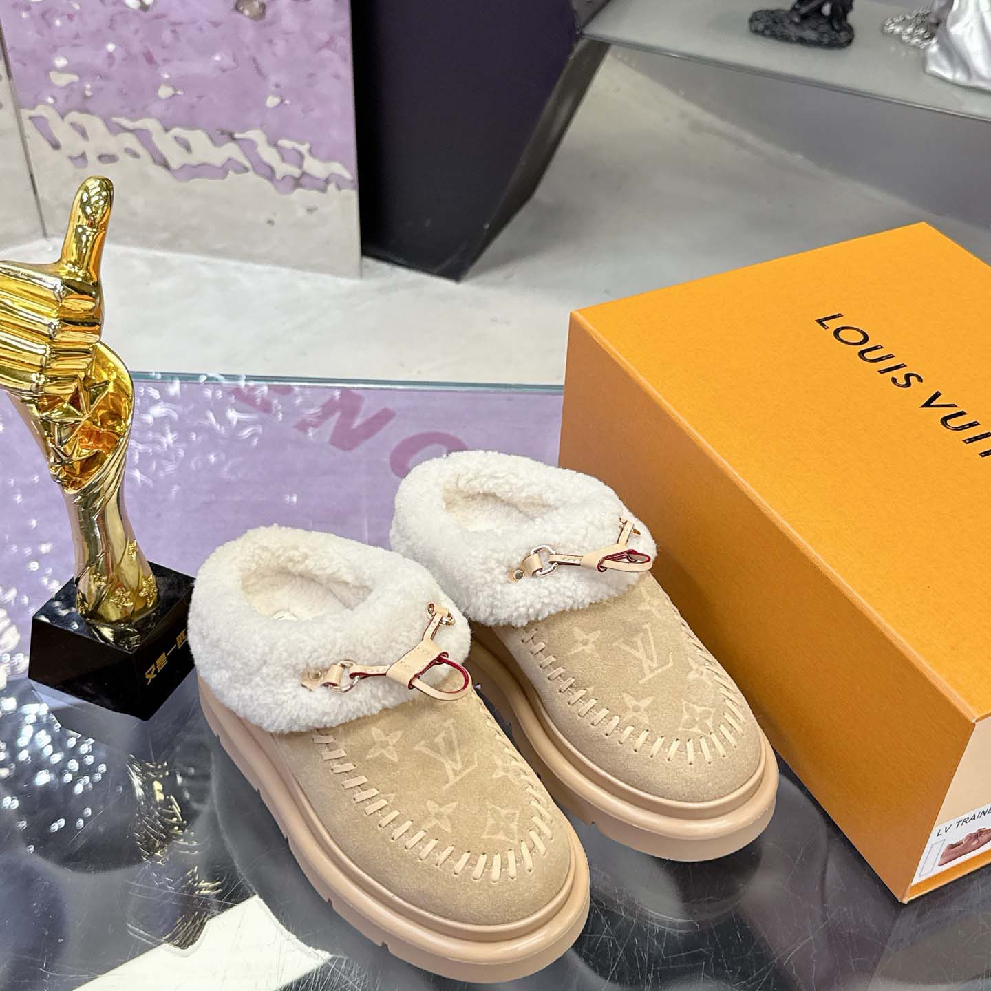 Louis Vuitton Cortina Closed Mule   1AITI6 - DopestKickz
