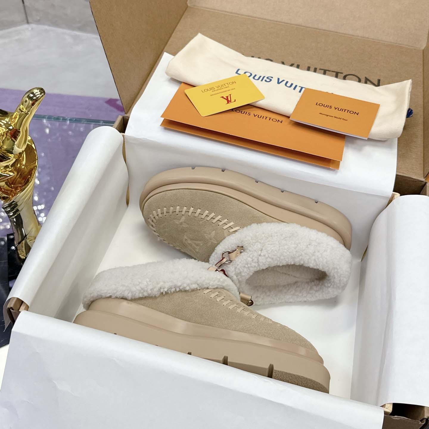 Louis Vuitton Cortina Closed Mule   1AITI6 - DopestKickz