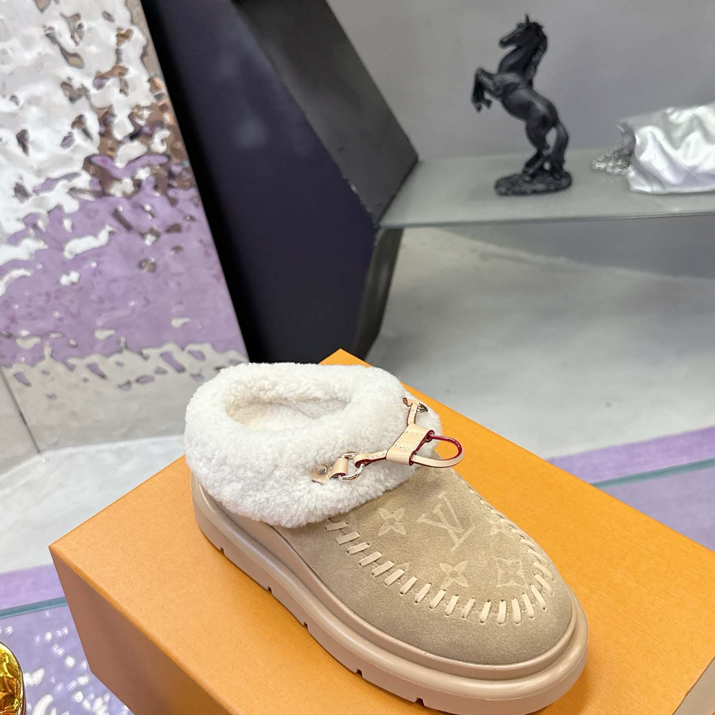 Louis Vuitton Cortina Closed Mule   1AITI6 - DopestKickz