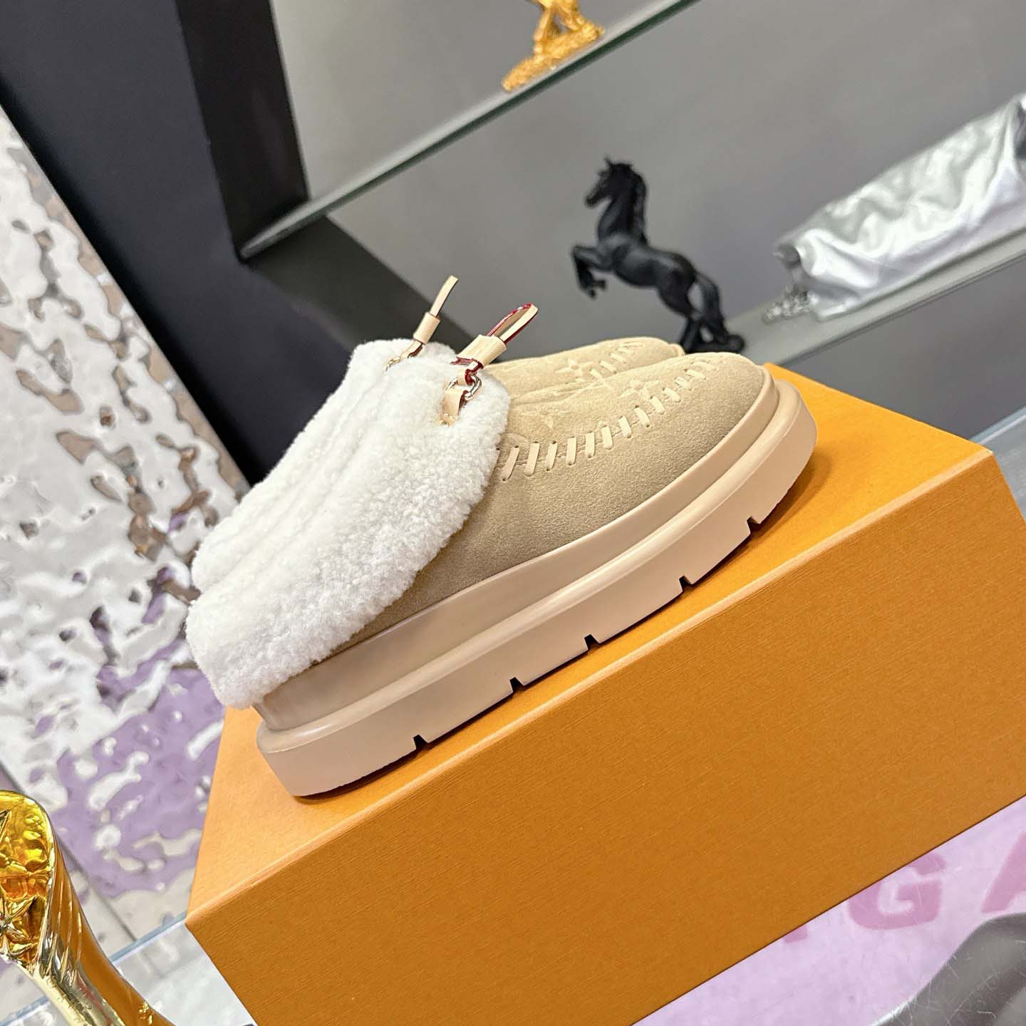 Louis Vuitton Cortina Closed Mule   1AITI6 - DopestKickz