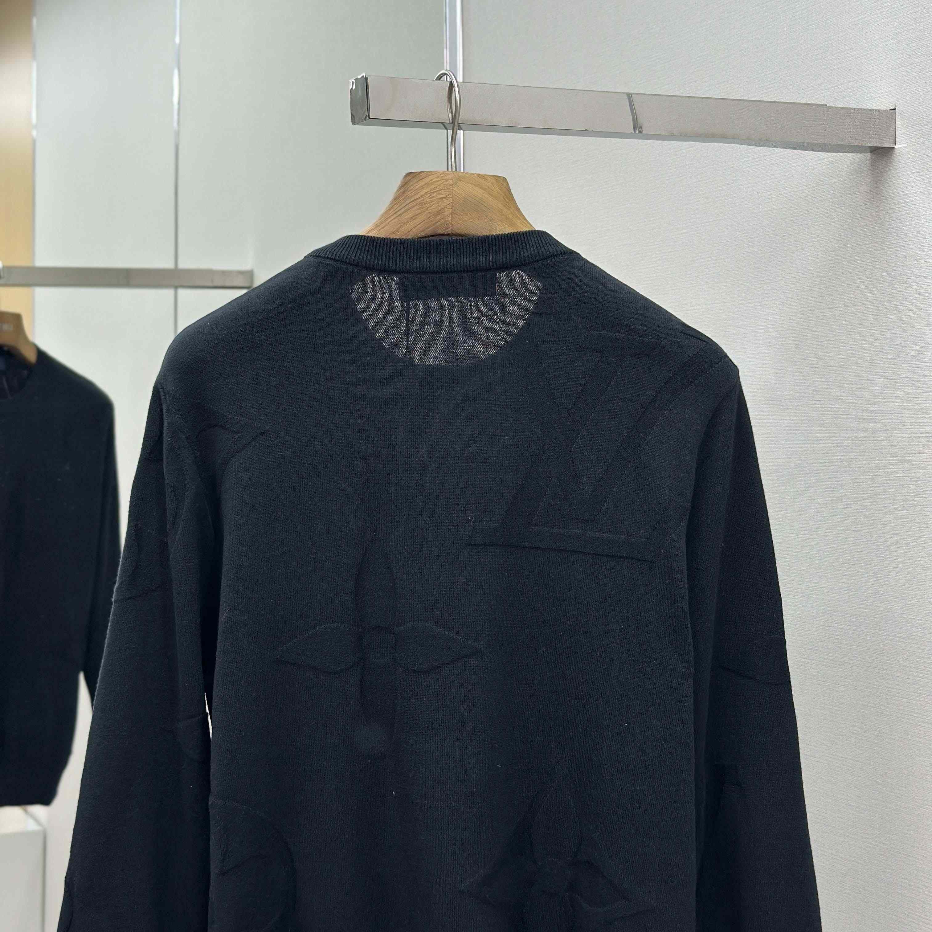 Louis Vuitton Monogram Long-Sleeved Cotton Crewneck   1AIWEB - DopestKickz