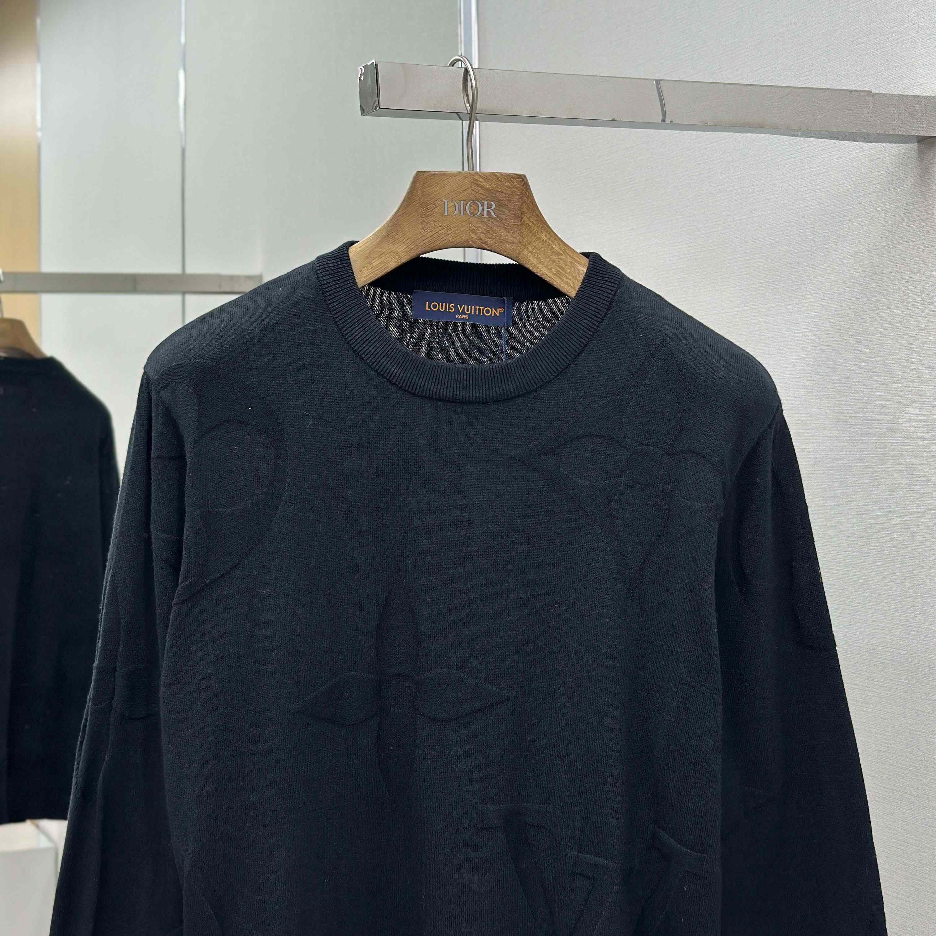 Louis Vuitton Monogram Long-Sleeved Cotton Crewneck   1AIWEB - DopestKickz
