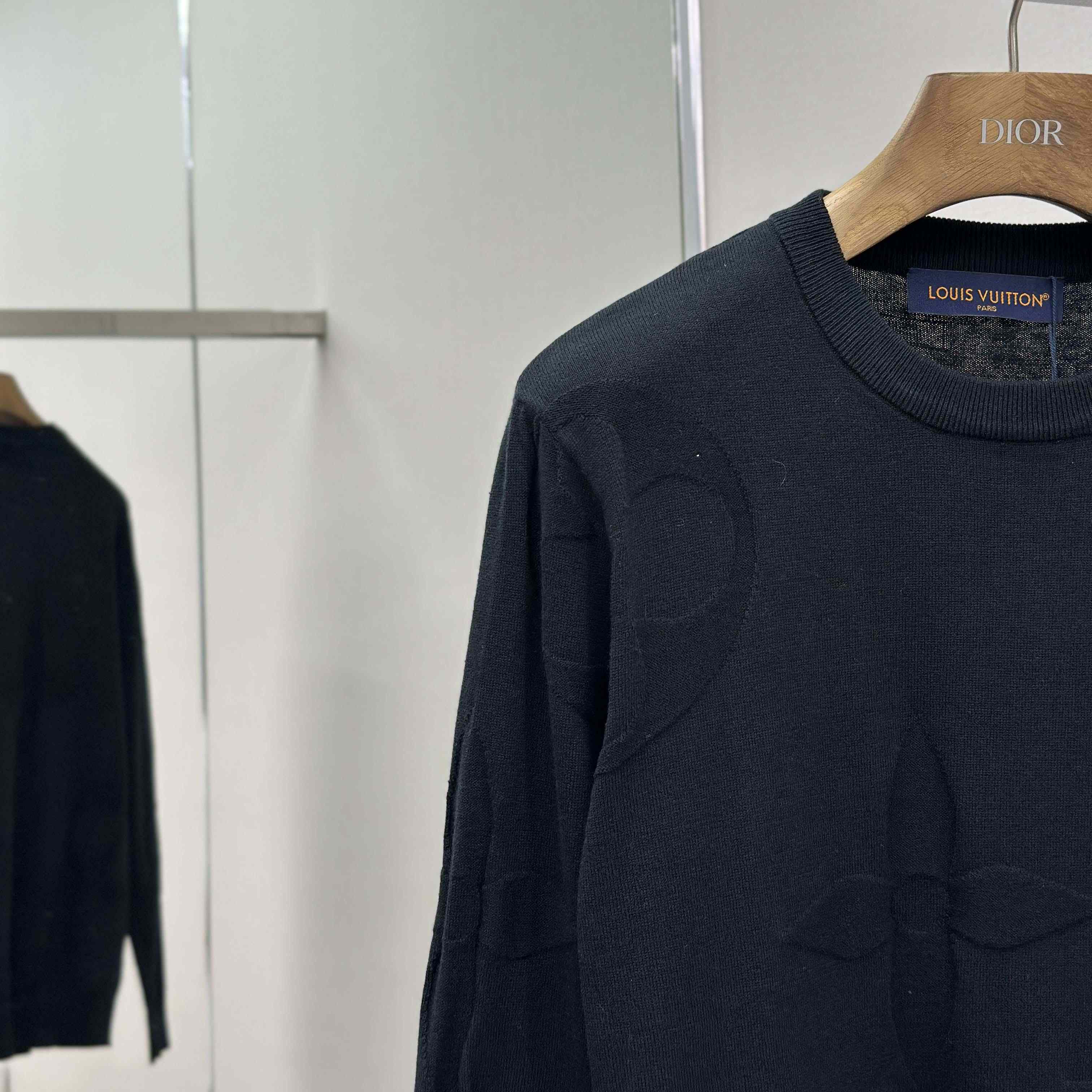 Louis Vuitton Monogram Long-Sleeved Cotton Crewneck   1AIWEB - DopestKickz