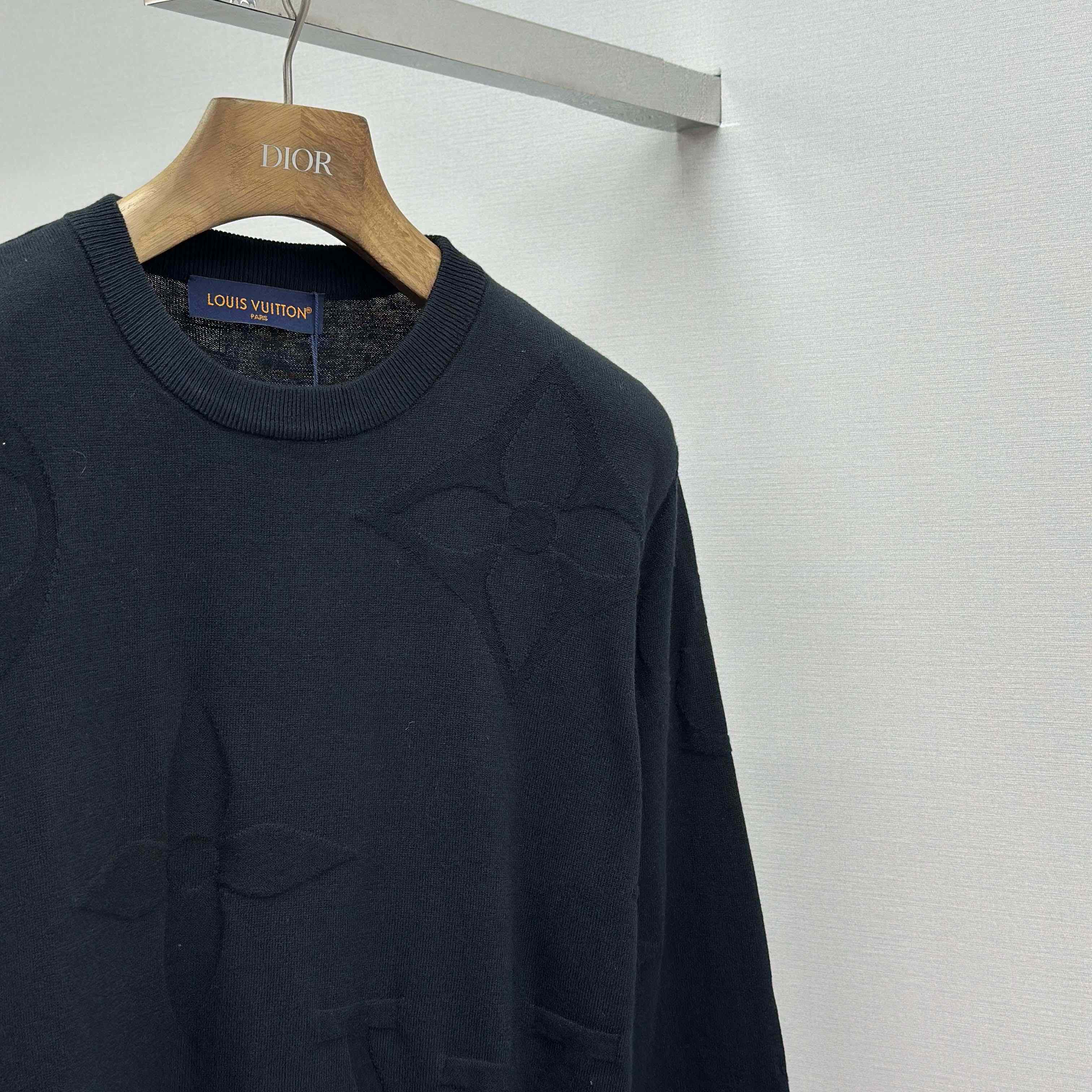 Louis Vuitton Monogram Long-Sleeved Cotton Crewneck   1AIWEB - DopestKickz