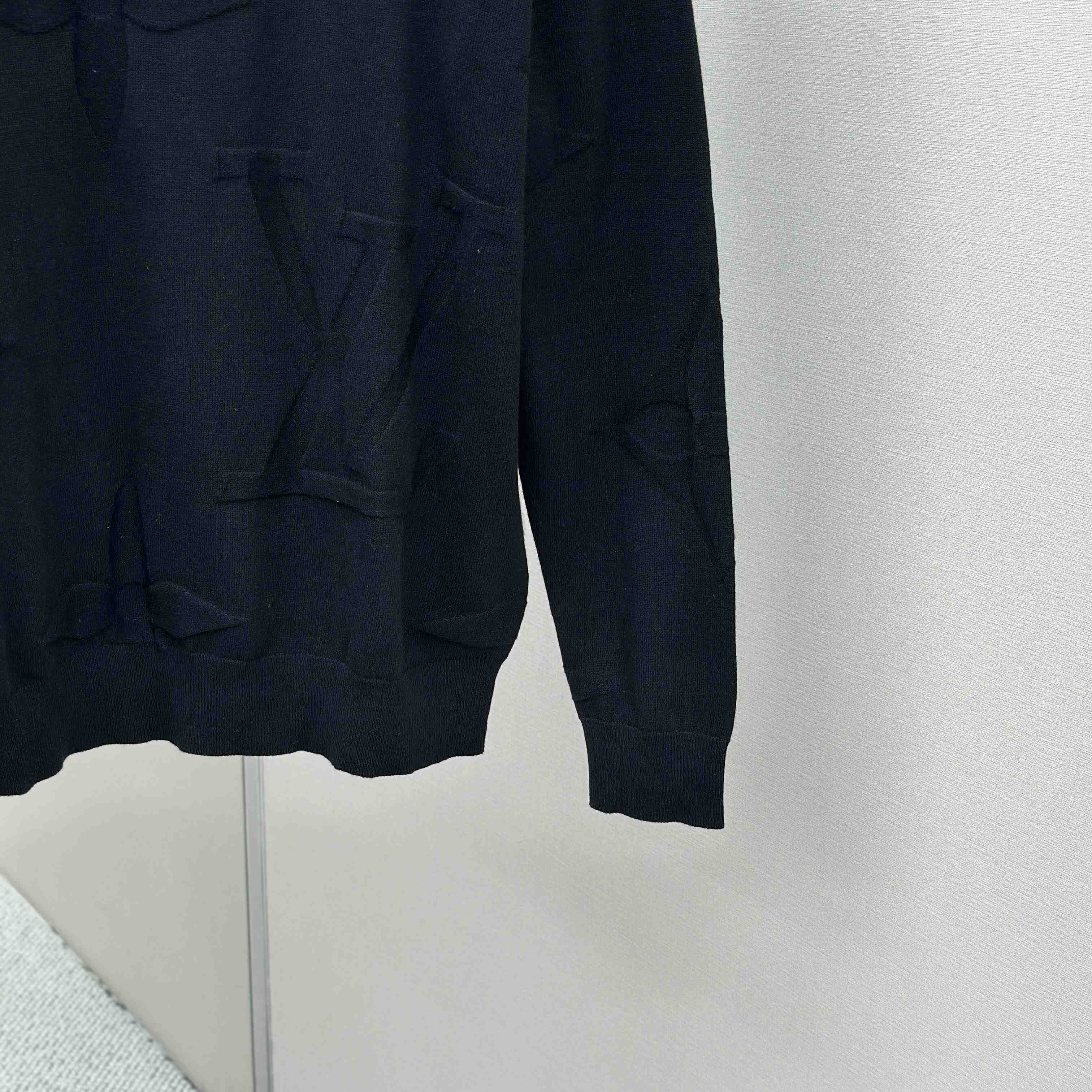 Louis Vuitton Monogram Long-Sleeved Cotton Crewneck   1AIWEB - DopestKickz