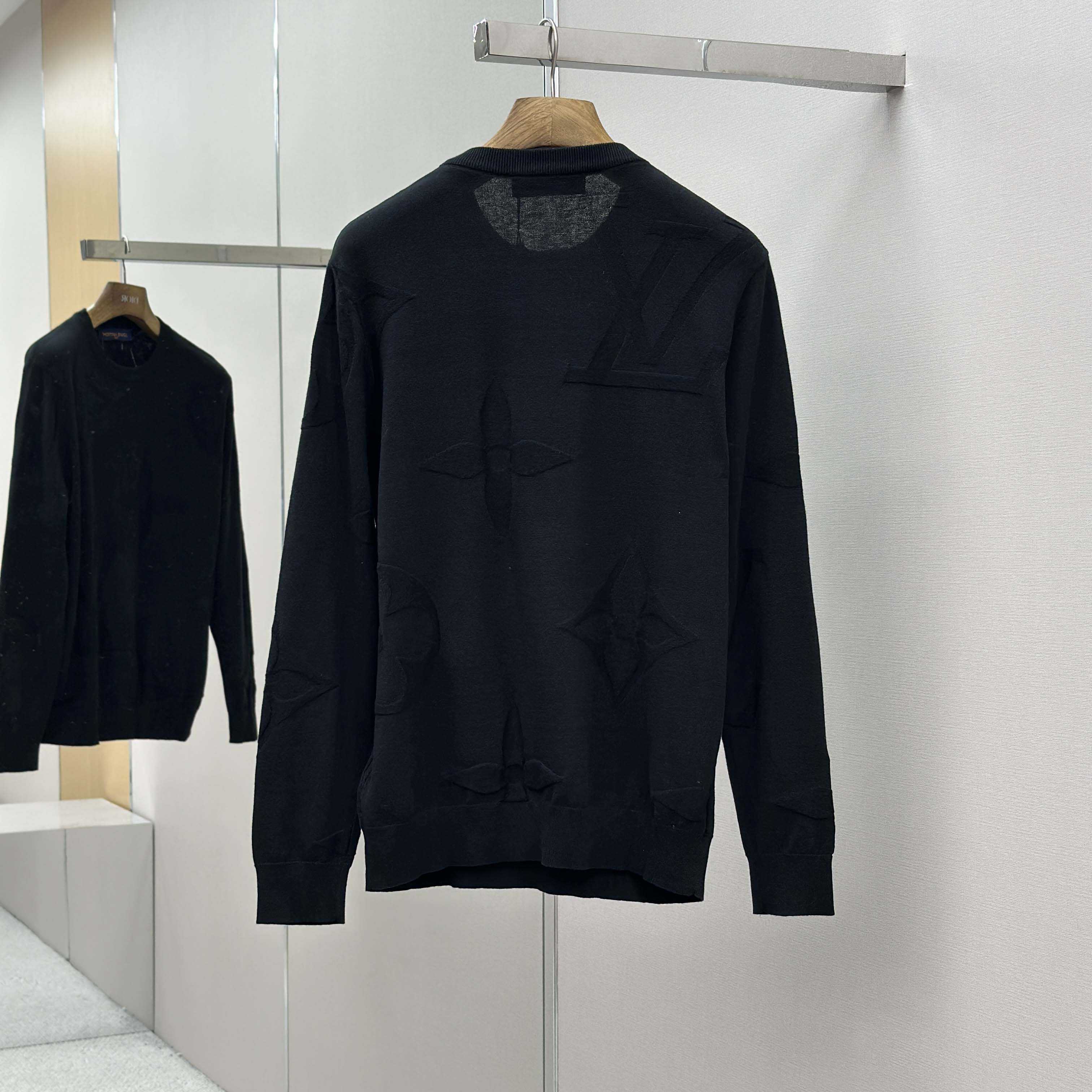 Louis Vuitton Monogram Long-Sleeved Cotton Crewneck   1AIWEB - DopestKickz