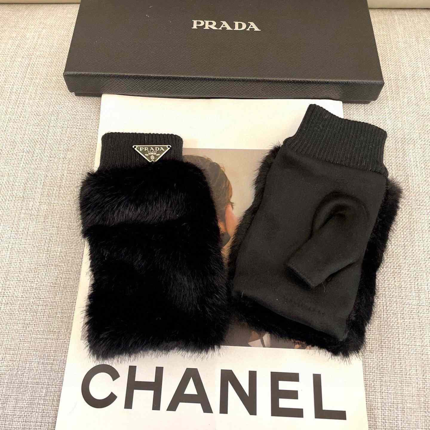Prada Women's Gloves  - DopestKickz