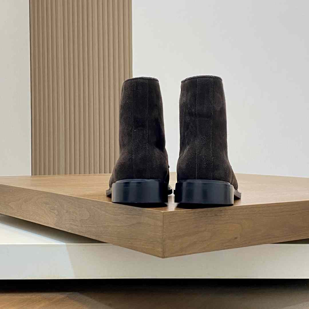 Gucci Men's Suede Lace-Up Boots - DopestKickz