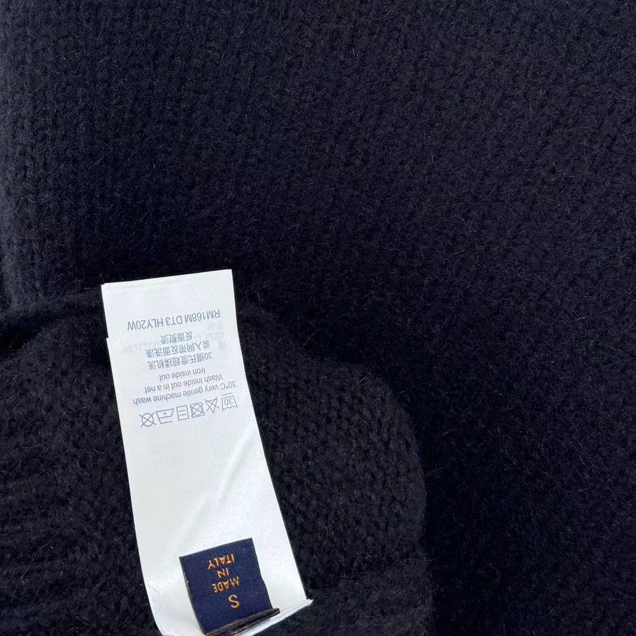 Louis Vuitton Chunky Intarsia Signature Cardigan   1AJBXP - DopestKickz