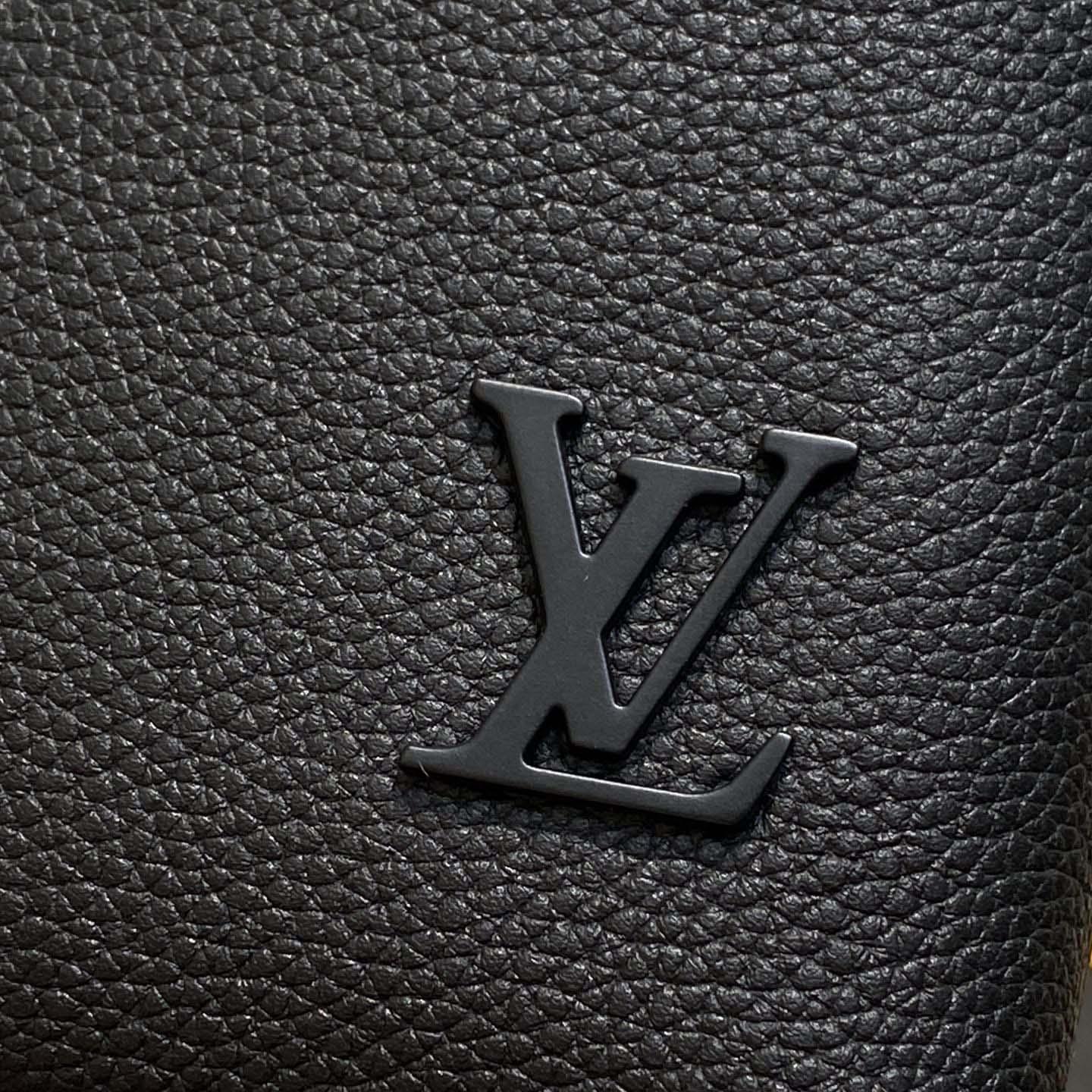 Louis Vuitton Takeoff Pouch LV Aerogram   M25955 - DopestKickz