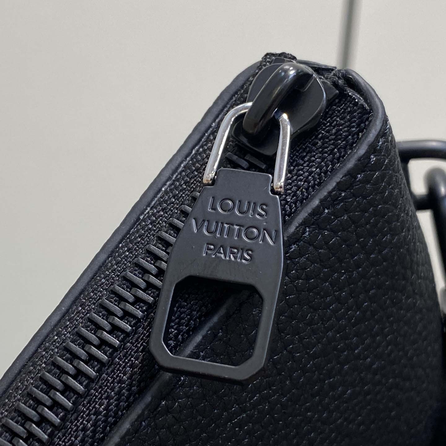 Louis Vuitton Takeoff Pouch LV Aerogram   M25955 - DopestKickz