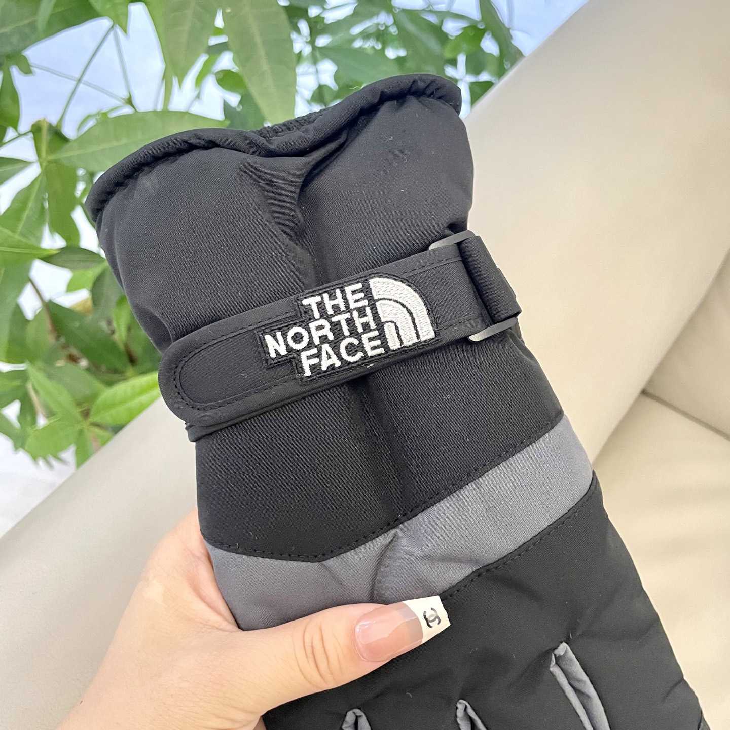 The North Face Men's Gloves - DopestKickz