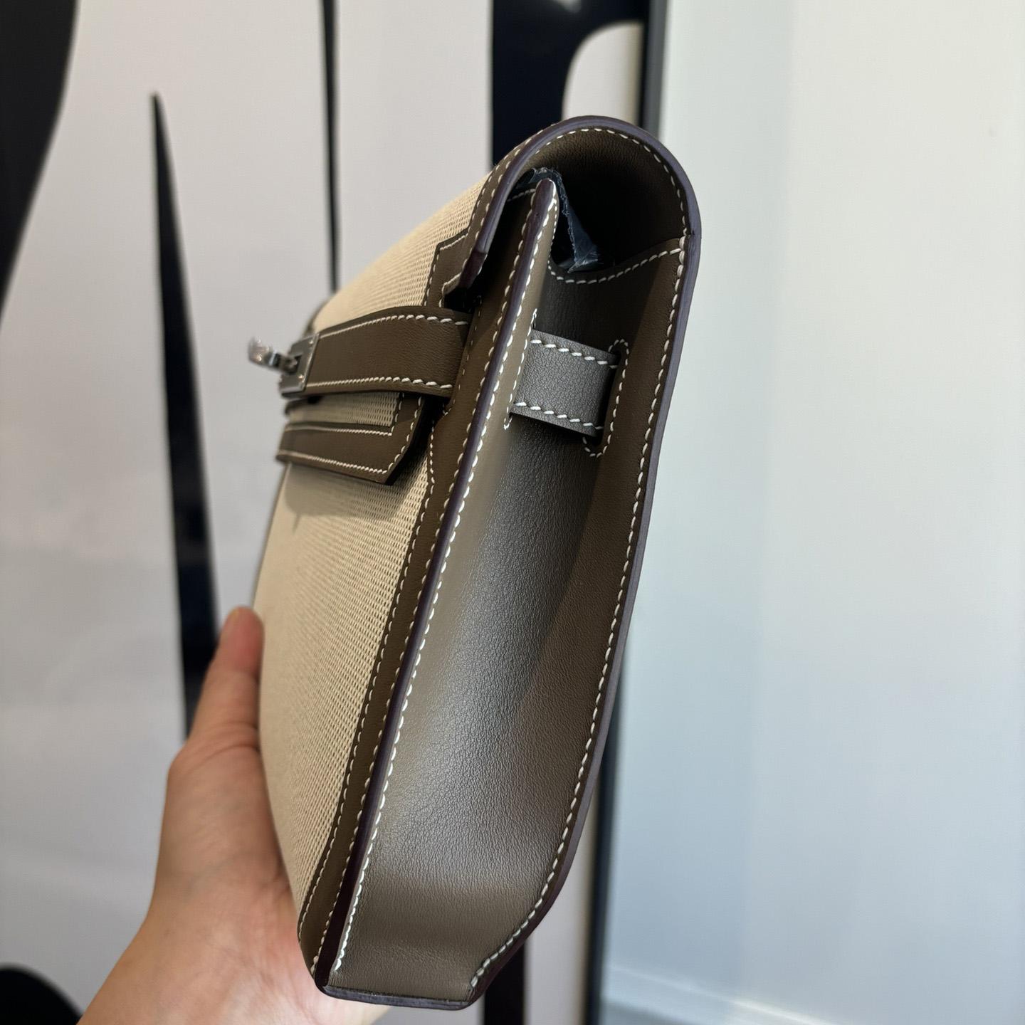 Hermes Kelly Depeches 25 Pouch - DopestKickz