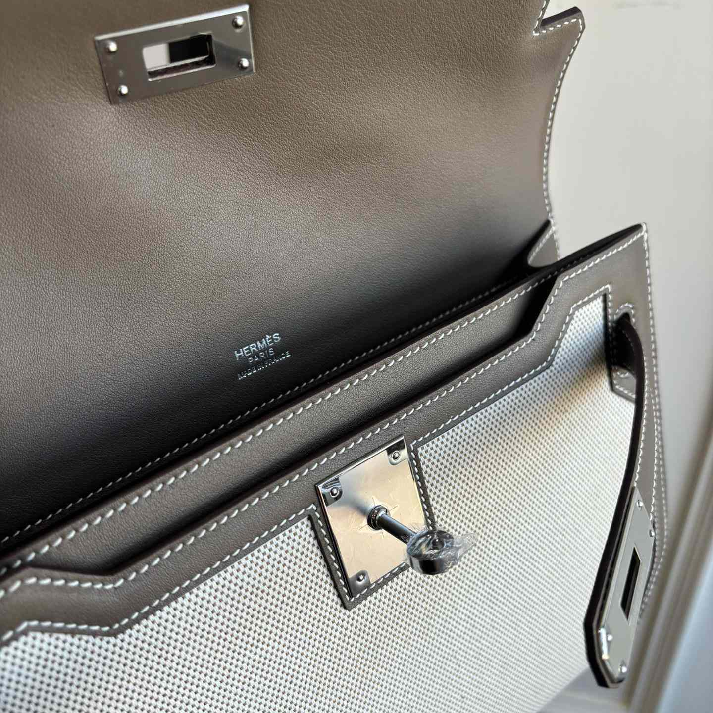 Hermes Kelly Depeches 25 Pouch - DopestKickz