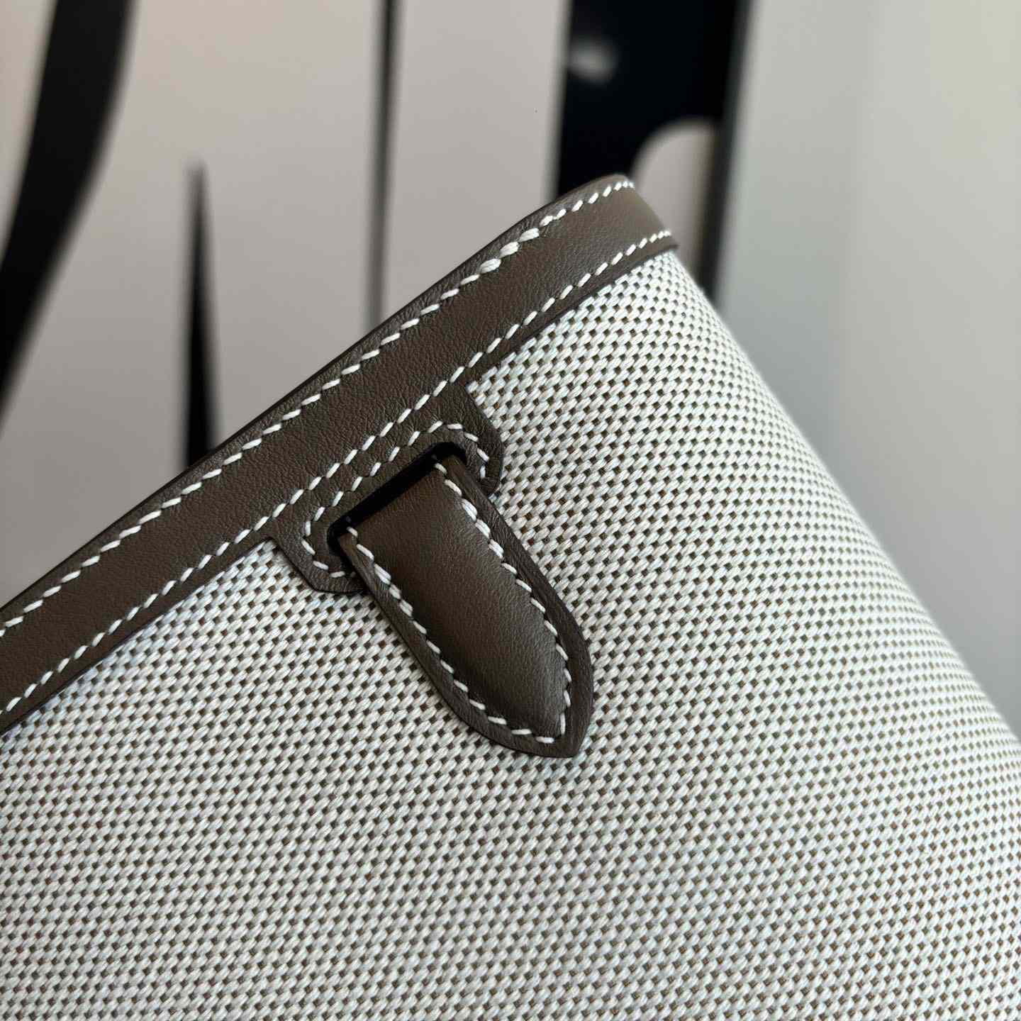 Hermes Kelly Depeches 25 Pouch - DopestKickz