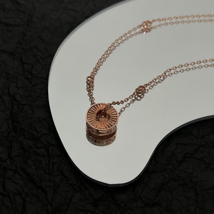 Gucci Icon Round Heart Cut Out Pendant - DopestKickz