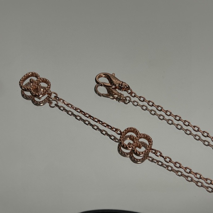 Gucci Icon Round Heart Cut Out Pendant - DopestKickz