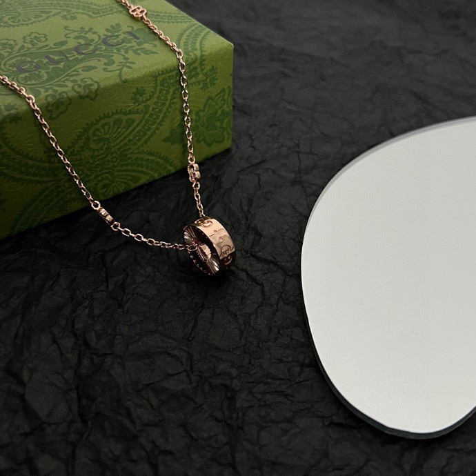 Gucci Icon Round Heart Cut Out Pendant - DopestKickz