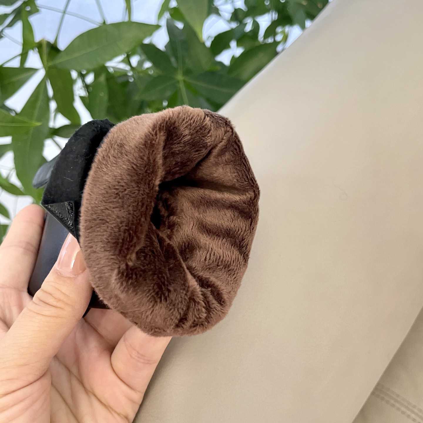 Louis Vuitton Gloves - DopestKickz