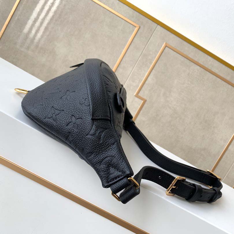 Louis Vuitton Bumbag  M44812  - DopestKickz