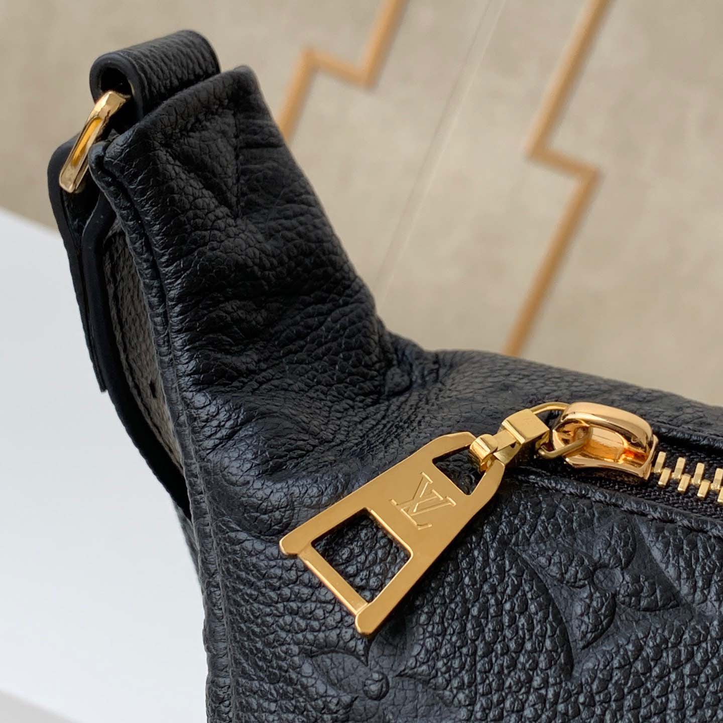 Louis Vuitton Bumbag  M44812  - DopestKickz