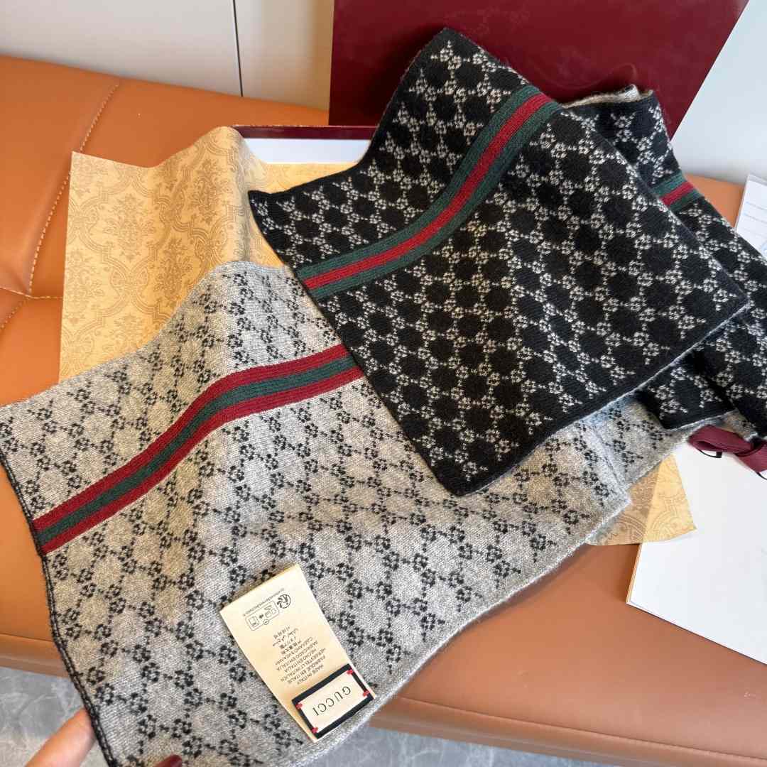 Gucci GG Supreme Scarf - DopestKickz