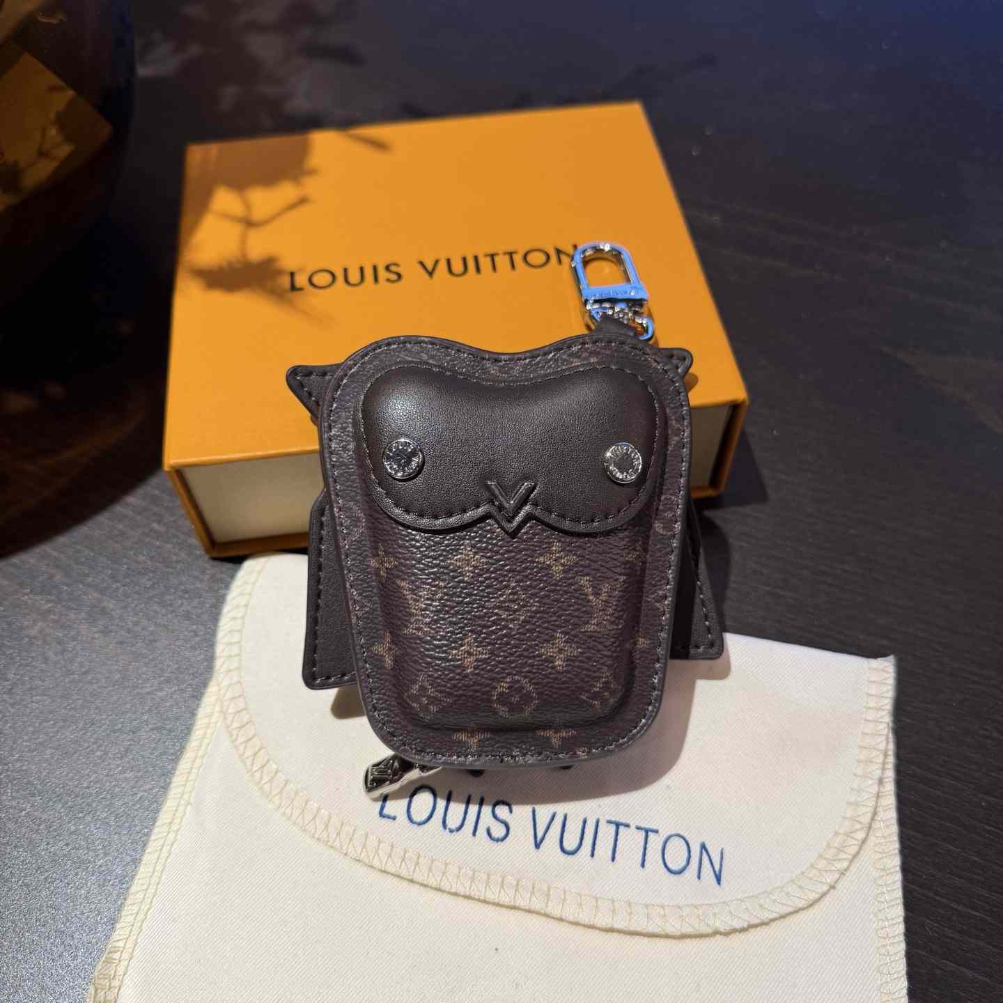 Louis Vuitton LV Owl Bag Charm S00 - DopestKickz