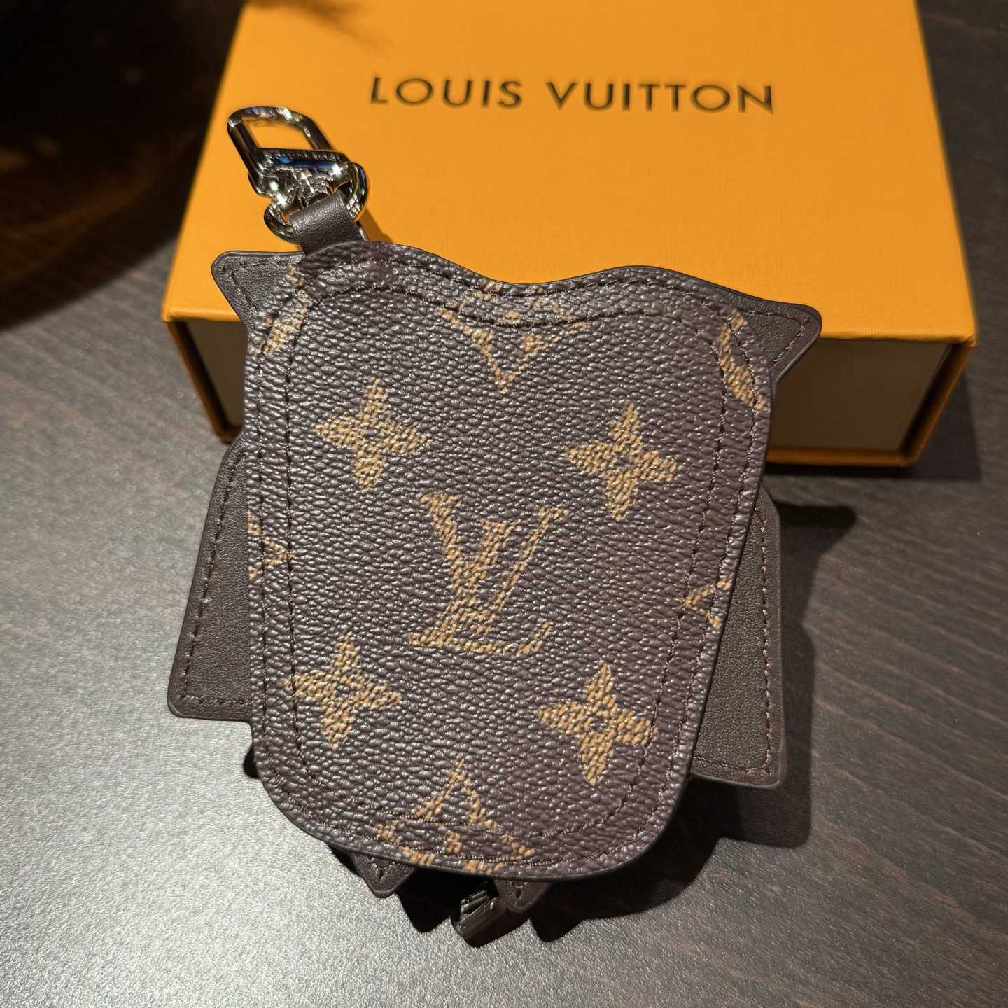 Louis Vuitton LV Owl Bag Charm S00 - DopestKickz