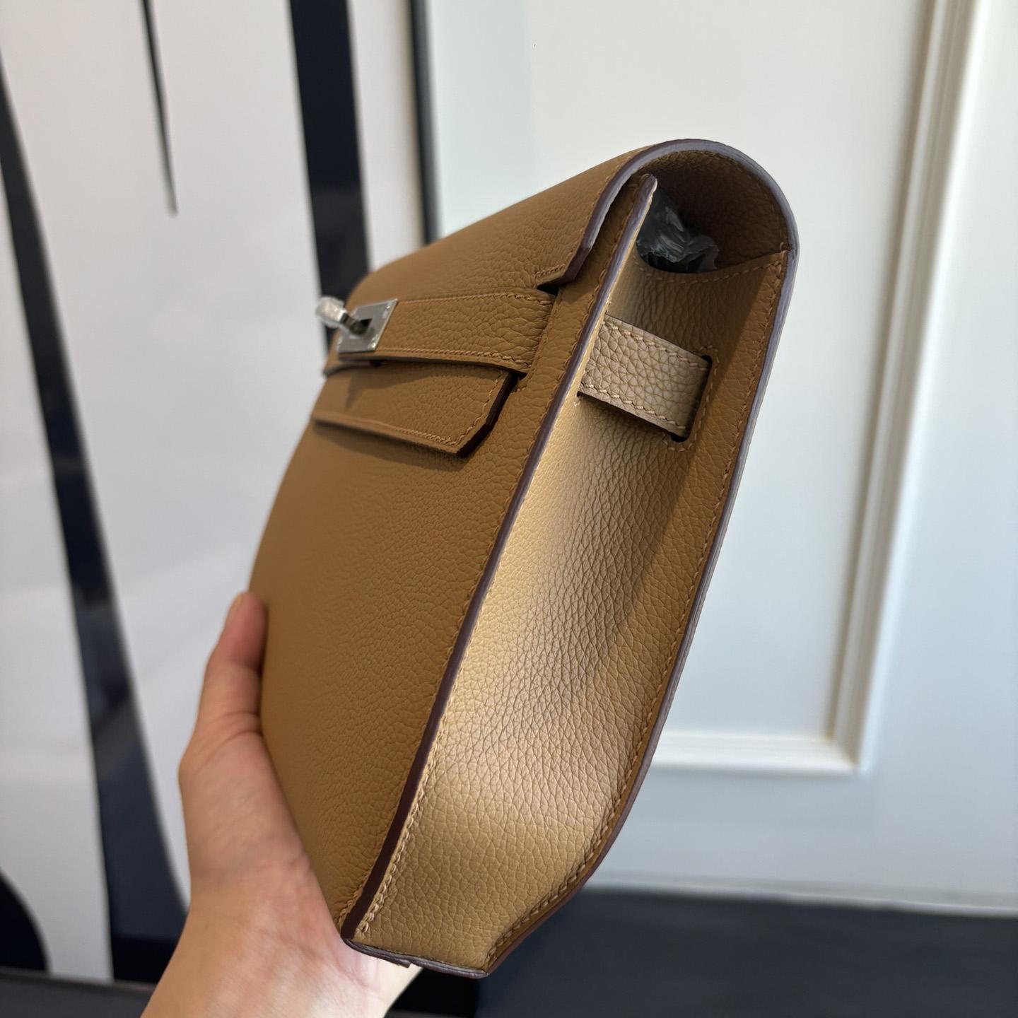 Hermes Kelly Depeches 25 Pouch - DopestKickz