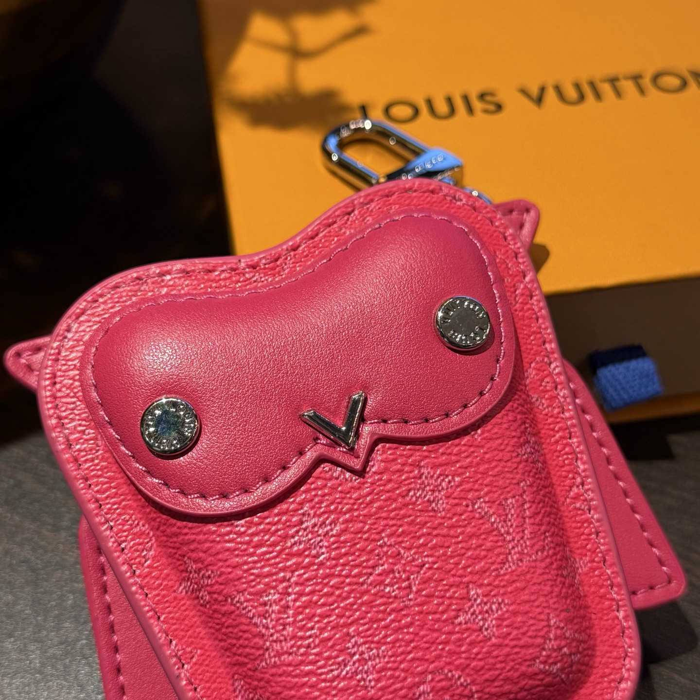 Louis Vuitton LV Owl Bag Charm S00 - DopestKickz