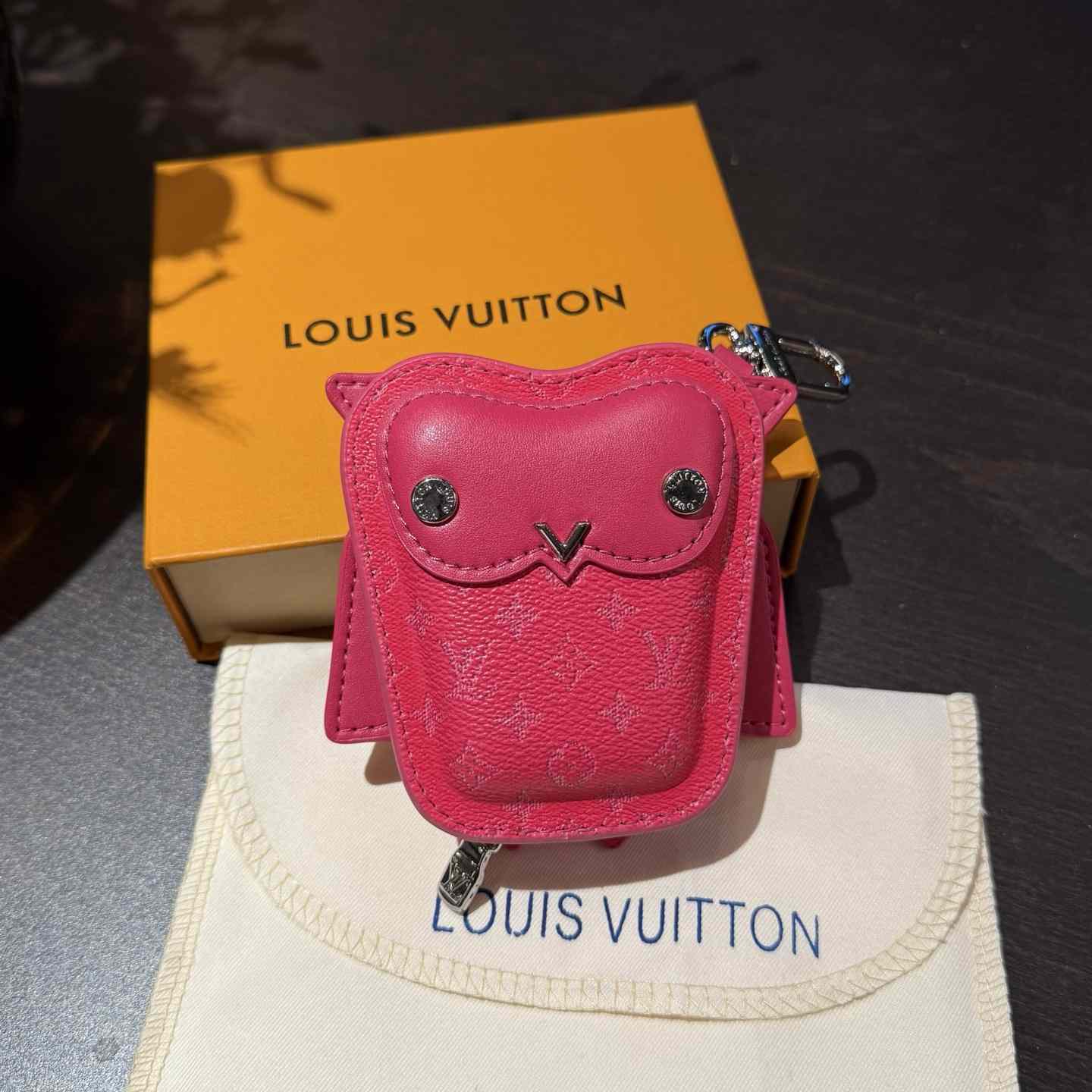 Louis Vuitton LV Owl Bag Charm S00 - DopestKickz