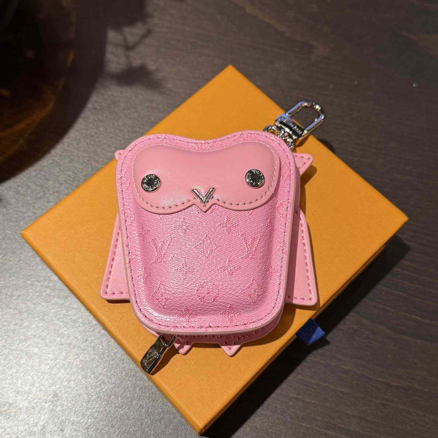 Louis Vuitton LV Owl Bag Charm S00 - DopestKickz