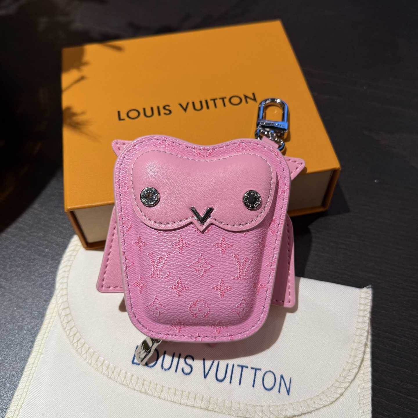 Louis Vuitton LV Owl Bag Charm S00 - DopestKickz