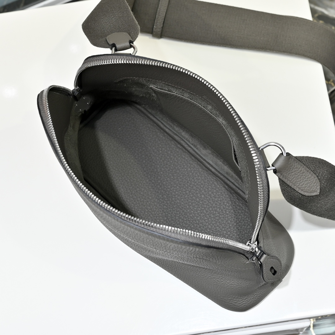 Hermès Bolide Messenger Bag - DopestKickz