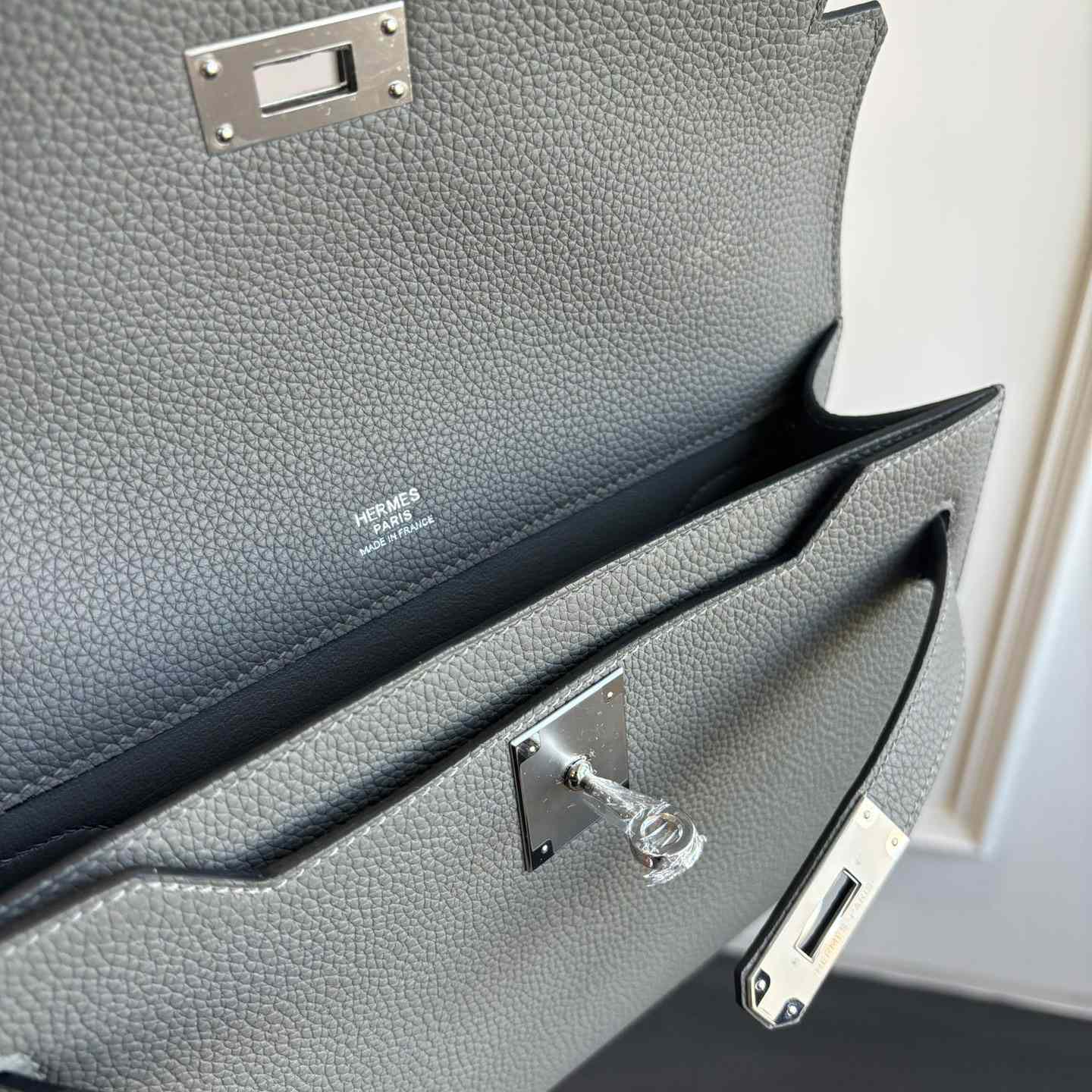 Hermes Kelly Depeches 25 Pouch - DopestKickz