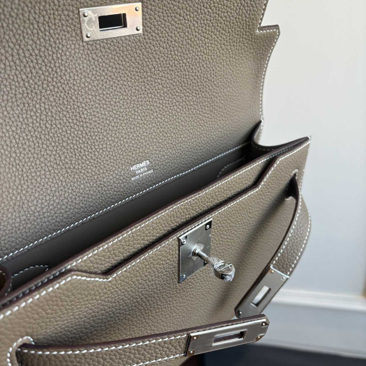 Hermes Kelly Depeches 25 Pouch - DopestKickz